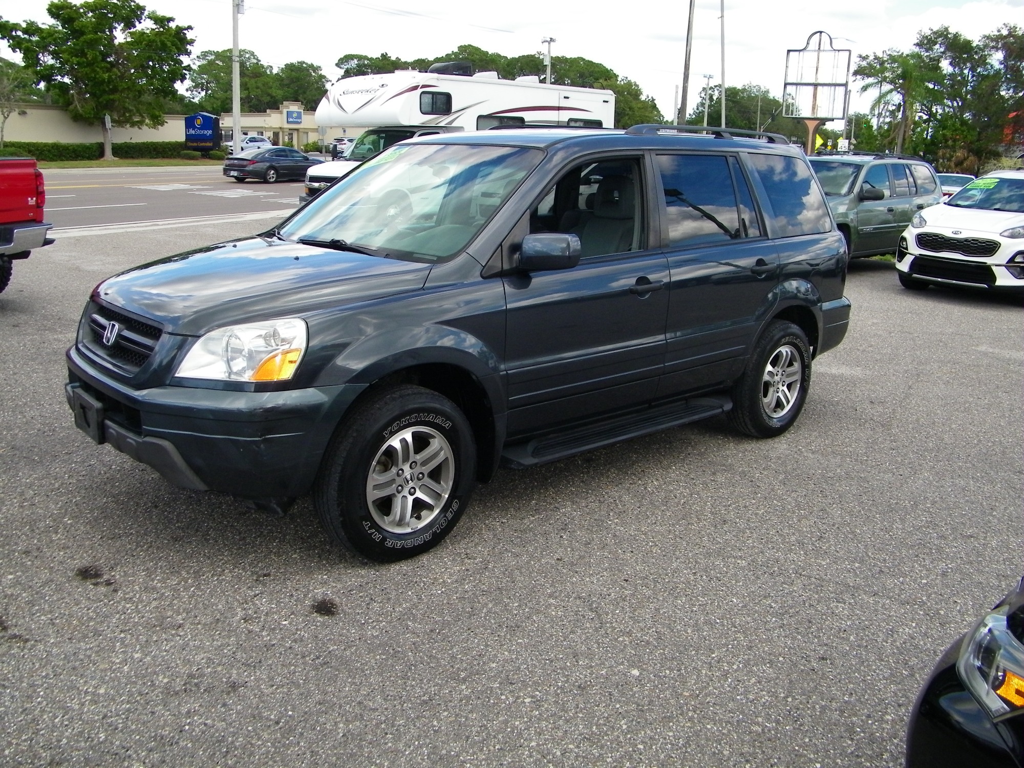 photo of 2004 Honda Pilot EX w/ Leather and DVD