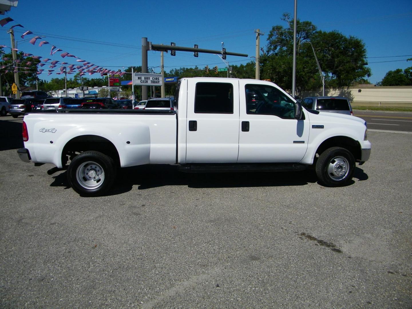 2006 WHITE /GRAY Ford F-350 DULLY 6.0 4WD Lariat Crew Cab 4WD DRW (1FTWW33P56E) with an 6.0L V8 OHV 32V TURBO DIESEL engine, AUTOMATIC transmission, located at 4000 Bee Ridge Road, Sarasota, FL, 34233, (941) 926-0300, 27.298664, -82.489151 - Photo#6