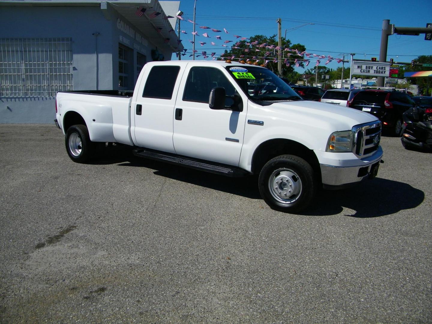 2006 WHITE /GRAY Ford F-350 DULLY 6.0 4WD Lariat Crew Cab 4WD DRW (1FTWW33P56E) with an 6.0L V8 OHV 32V TURBO DIESEL engine, AUTOMATIC transmission, located at 4000 Bee Ridge Road, Sarasota, FL, 34233, (941) 926-0300, 27.298664, -82.489151 - Photo#7