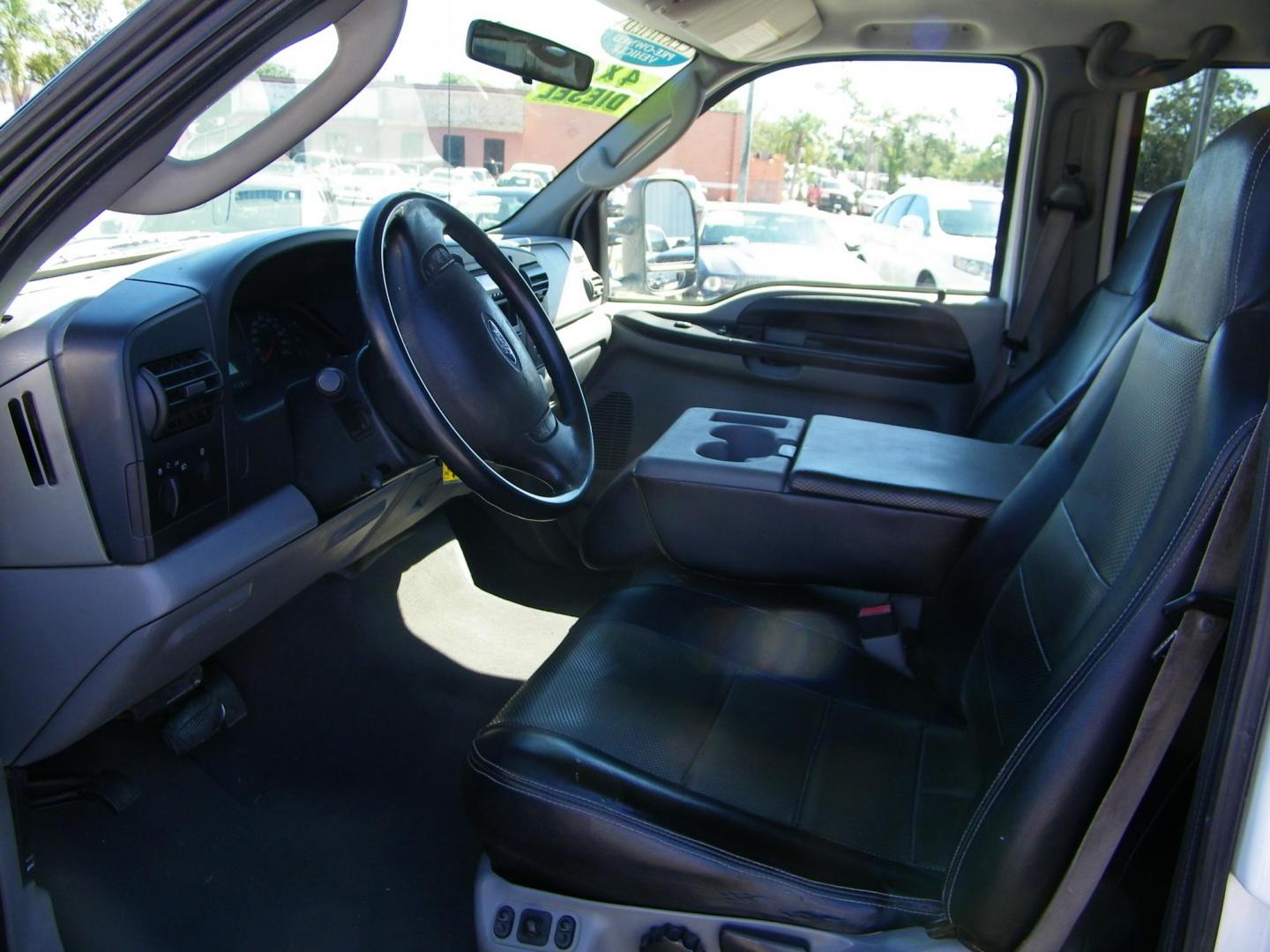 2006 WHITE /GRAY Ford F-350 DULLY 6.0 4WD Lariat Crew Cab 4WD DRW (1FTWW33P56E) with an 6.0L V8 OHV 32V TURBO DIESEL engine, AUTOMATIC transmission, located at 4000 Bee Ridge Road, Sarasota, FL, 34233, (941) 926-0300, 27.298664, -82.489151 - Photo#17