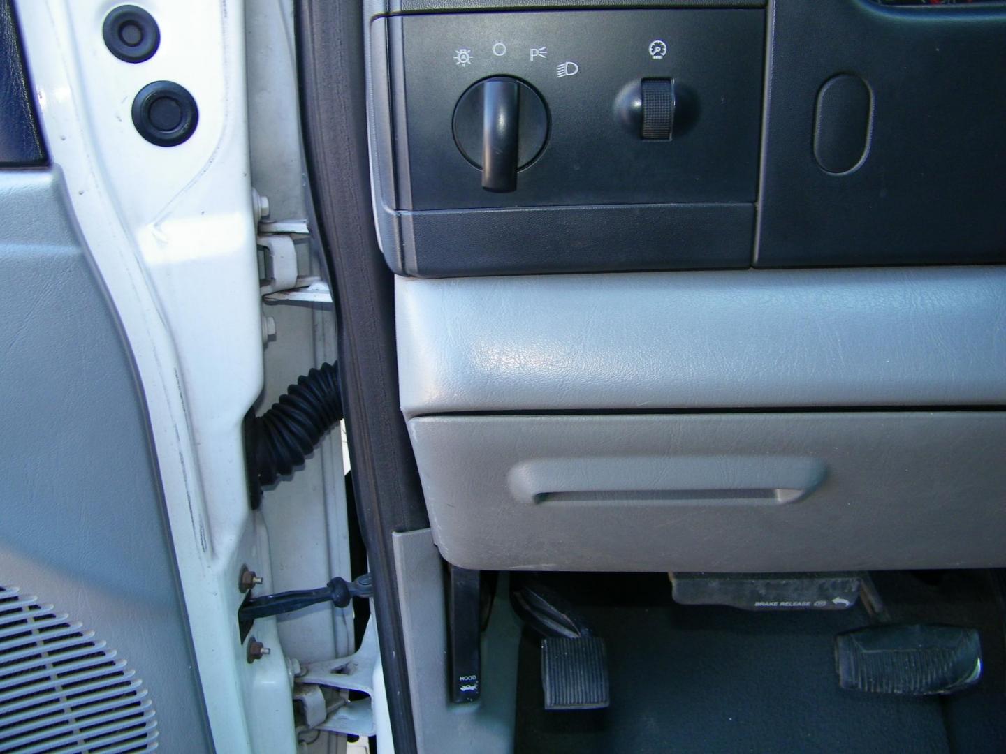 2006 WHITE /GRAY Ford F-350 DULLY 6.0 4WD Lariat Crew Cab 4WD DRW (1FTWW33P56E) with an 6.0L V8 OHV 32V TURBO DIESEL engine, AUTOMATIC transmission, located at 4000 Bee Ridge Road, Sarasota, FL, 34233, (941) 926-0300, 27.298664, -82.489151 - Photo#18