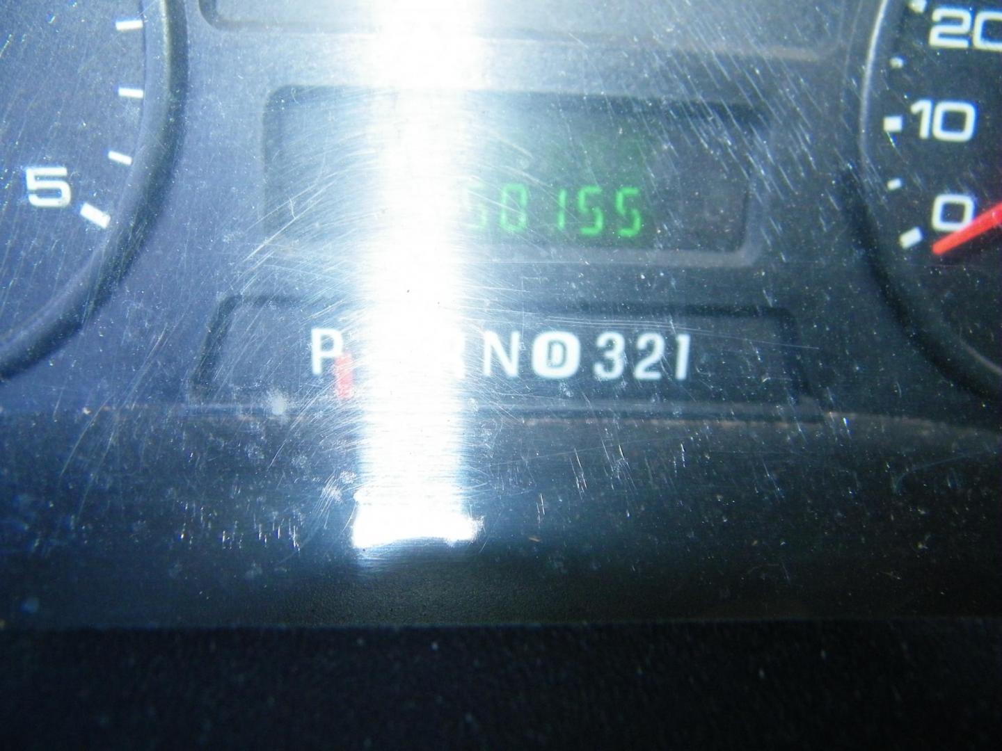 2006 WHITE /GRAY Ford F-350 DULLY 6.0 4WD Lariat Crew Cab 4WD DRW (1FTWW33P56E) with an 6.0L V8 OHV 32V TURBO DIESEL engine, AUTOMATIC transmission, located at 4000 Bee Ridge Road, Sarasota, FL, 34233, (941) 926-0300, 27.298664, -82.489151 - Photo#22