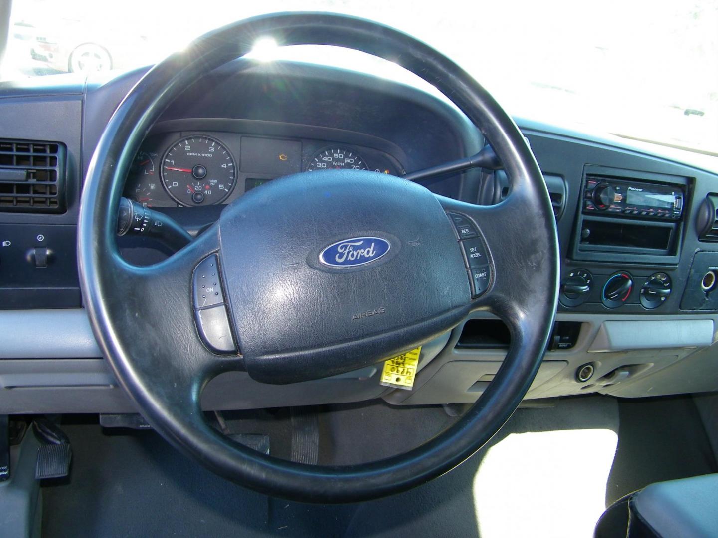 2006 WHITE /GRAY Ford F-350 DULLY 6.0 4WD Lariat Crew Cab 4WD DRW (1FTWW33P56E) with an 6.0L V8 OHV 32V TURBO DIESEL engine, AUTOMATIC transmission, located at 4000 Bee Ridge Road, Sarasota, FL, 34233, (941) 926-0300, 27.298664, -82.489151 - Photo#19