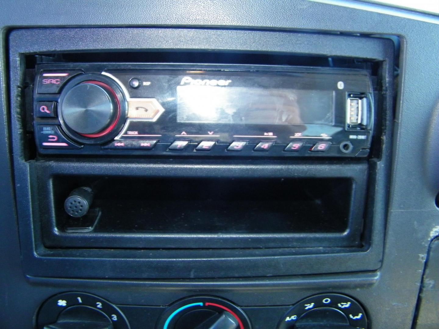 2006 WHITE /GRAY Ford F-350 DULLY 6.0 4WD Lariat Crew Cab 4WD DRW (1FTWW33P56E) with an 6.0L V8 OHV 32V TURBO DIESEL engine, AUTOMATIC transmission, located at 4000 Bee Ridge Road, Sarasota, FL, 34233, (941) 926-0300, 27.298664, -82.489151 - Photo#24