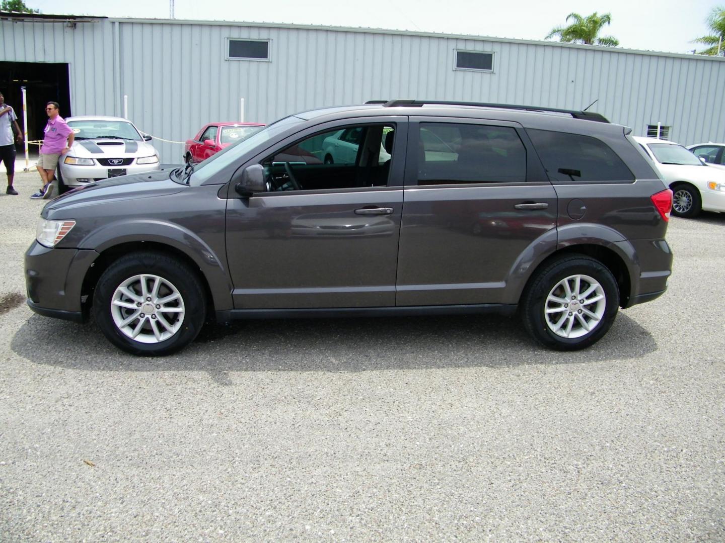 2015 Gray /Gray Dodge Journey SXT (3C4PDCBGXFT) with an 3.6L V6 DOHC 24V engine, 6-Speed Automatic transmission, located at 4000 Bee Ridge Road, Sarasota, FL, 34233, (941) 926-0300, 27.298664, -82.489151 - Photo#2
