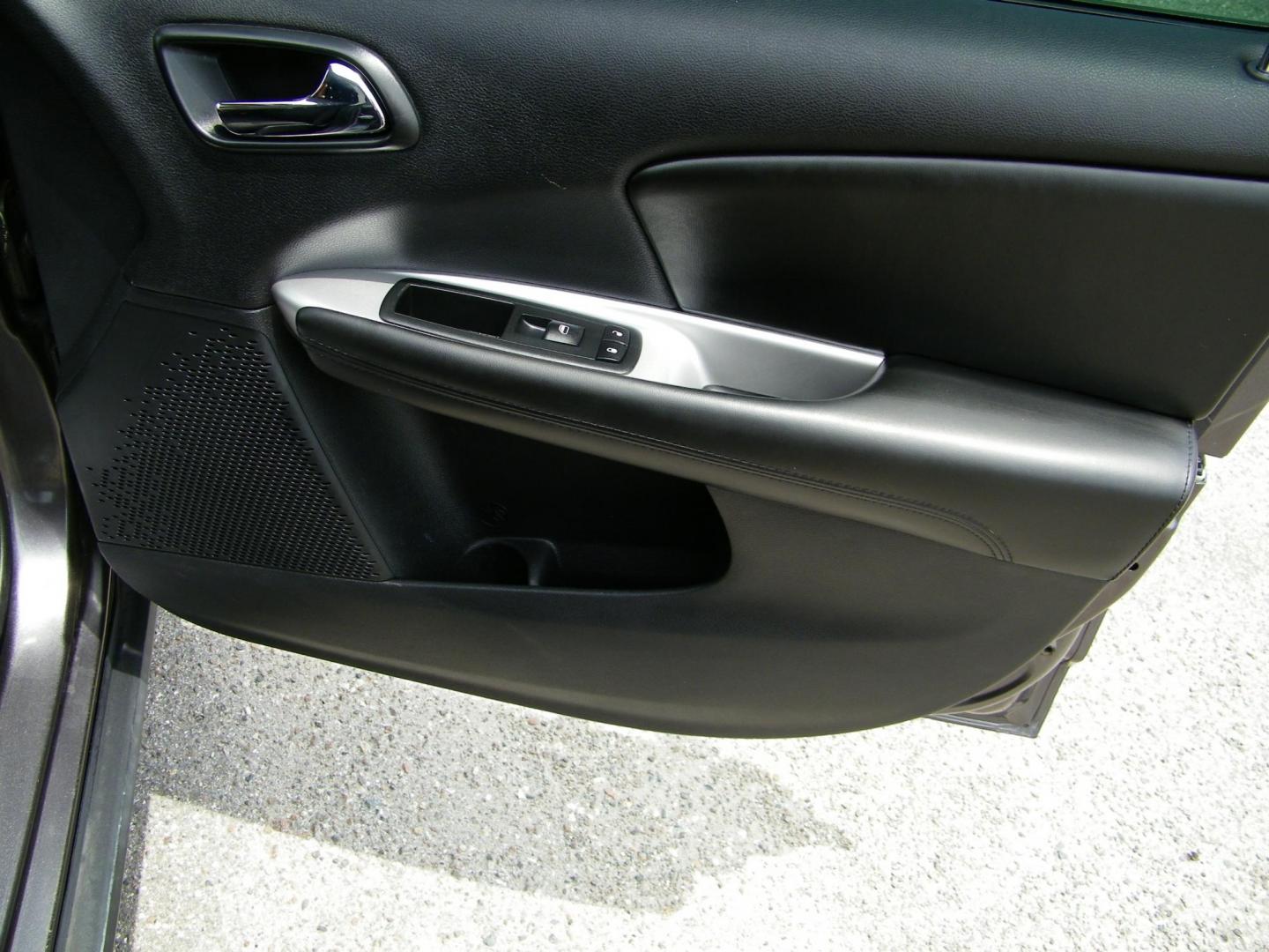 2015 Gray /Gray Dodge Journey SXT (3C4PDCBGXFT) with an 3.6L V6 DOHC 24V engine, 6-Speed Automatic transmission, located at 4000 Bee Ridge Road, Sarasota, FL, 34233, (941) 926-0300, 27.298664, -82.489151 - Photo#15