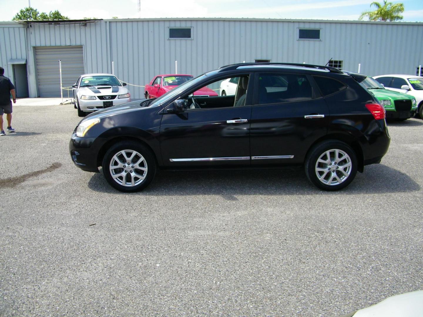 2011 Black /Grey Nissan Rogue SL 2WD (JN8AS5MT7BW) with an 2.5L L4 DOHC 16V engine, Automatic transmission, located at 4000 Bee Ridge Road, Sarasota, FL, 34233, (941) 926-0300, 27.298664, -82.489151 - Photo#2