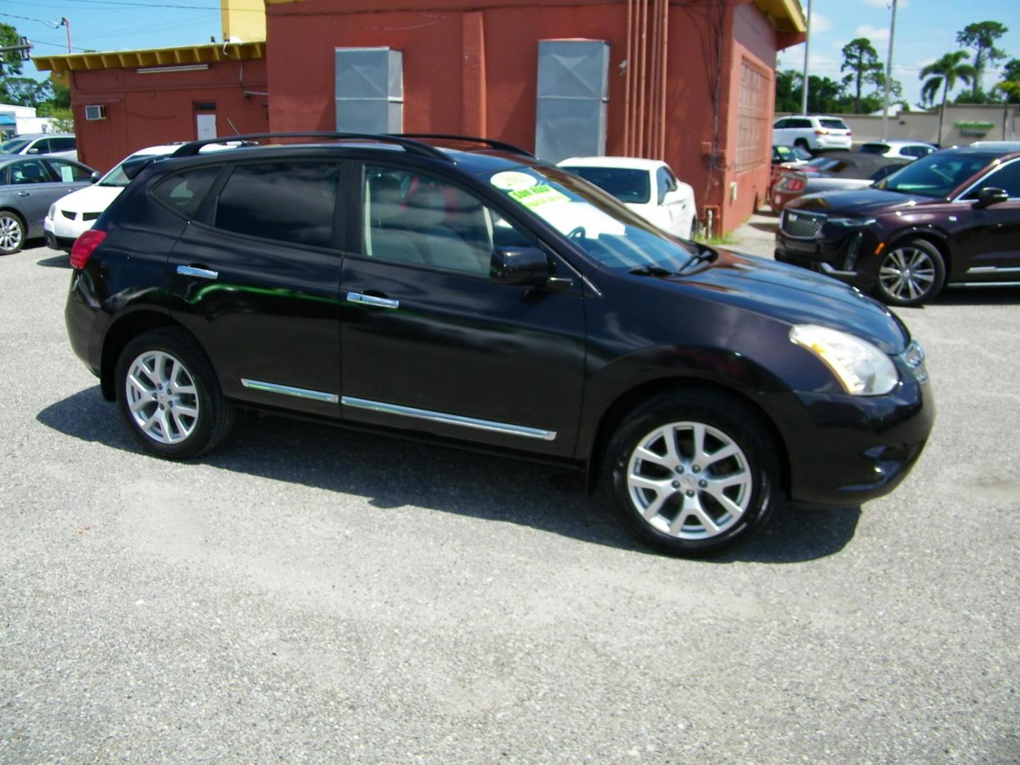 2011 Black /Grey Nissan Rogue SL 2WD (JN8AS5MT7BW) with an 2.5L L4 DOHC 16V engine, Automatic transmission, located at 4000 Bee Ridge Road, Sarasota, FL, 34233, (941) 926-0300, 27.298664, -82.489151 - Photo#7