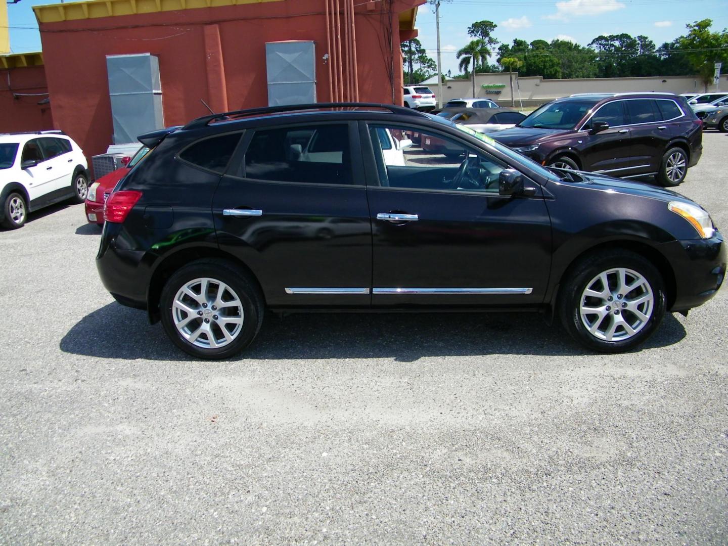 2011 Black /Grey Nissan Rogue SL 2WD (JN8AS5MT7BW) with an 2.5L L4 DOHC 16V engine, Automatic transmission, located at 4000 Bee Ridge Road, Sarasota, FL, 34233, (941) 926-0300, 27.298664, -82.489151 - Photo#6