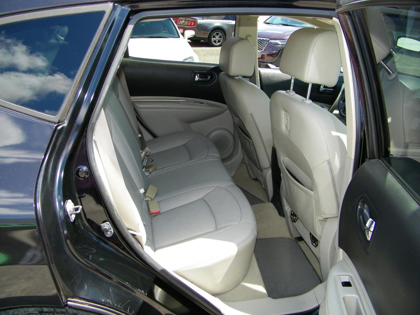 2011 Black /Grey Nissan Rogue SL 2WD (JN8AS5MT7BW) with an 2.5L L4 DOHC 16V engine, Automatic transmission, located at 4000 Bee Ridge Road, Sarasota, FL, 34233, (941) 926-0300, 27.298664, -82.489151 - Photo#12