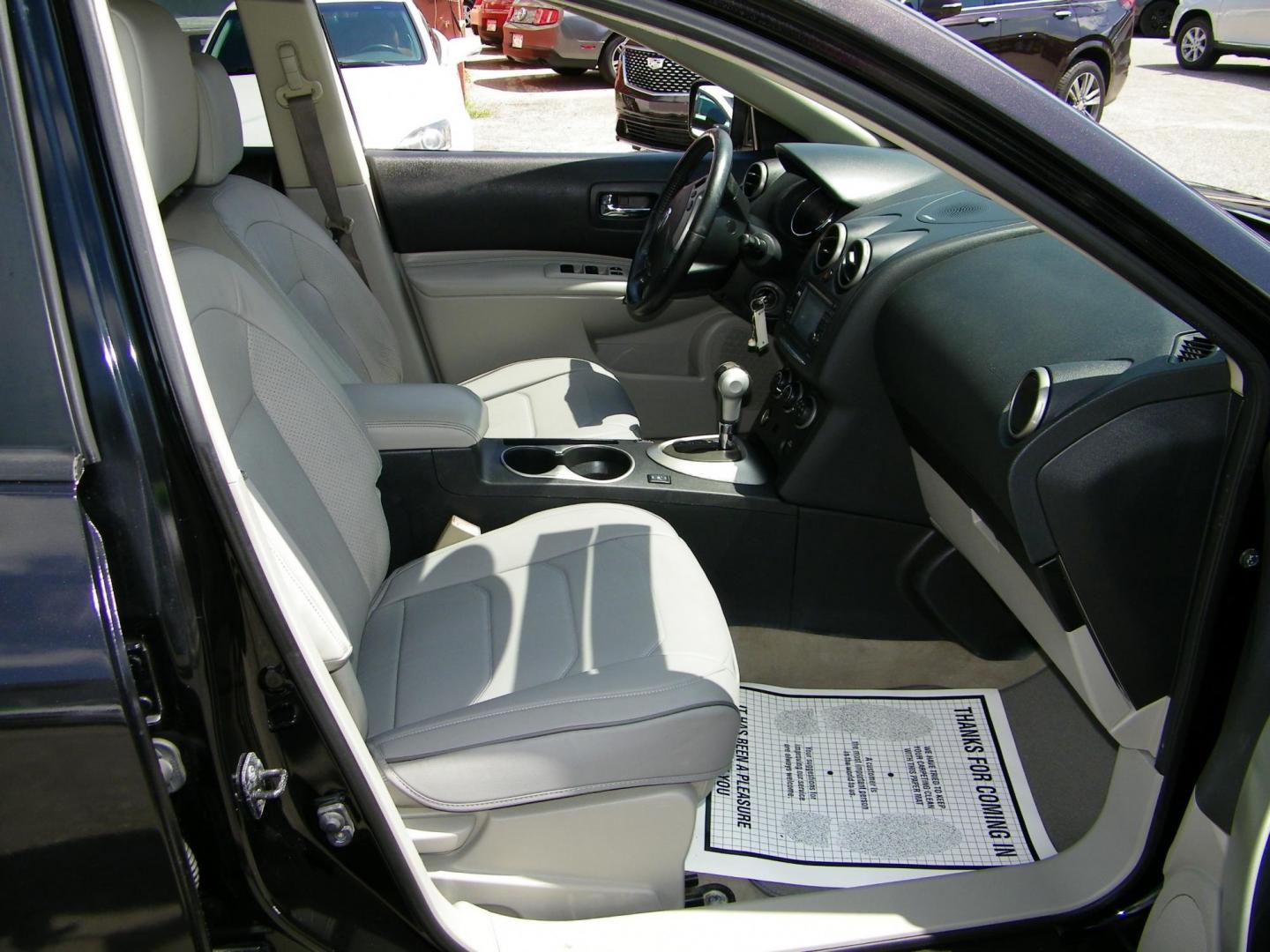 2011 Black /Grey Nissan Rogue SL 2WD (JN8AS5MT7BW) with an 2.5L L4 DOHC 16V engine, Automatic transmission, located at 4000 Bee Ridge Road, Sarasota, FL, 34233, (941) 926-0300, 27.298664, -82.489151 - Photo#14