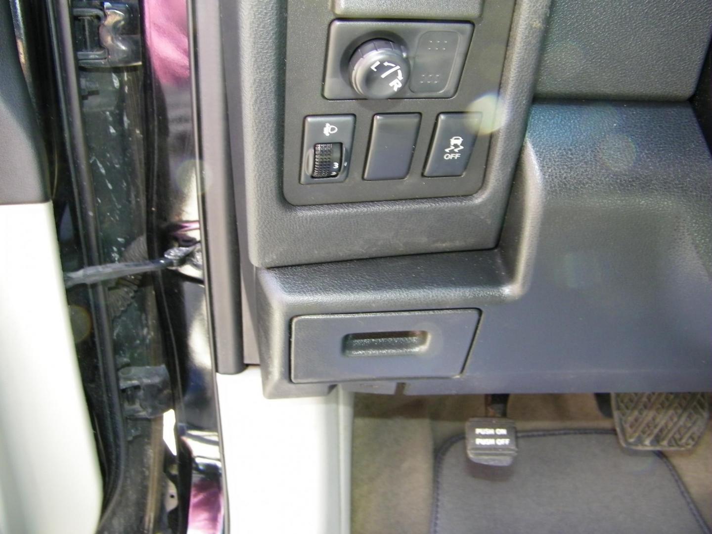 2011 Black /Grey Nissan Rogue SL 2WD (JN8AS5MT7BW) with an 2.5L L4 DOHC 16V engine, Automatic transmission, located at 4000 Bee Ridge Road, Sarasota, FL, 34233, (941) 926-0300, 27.298664, -82.489151 - Photo#17