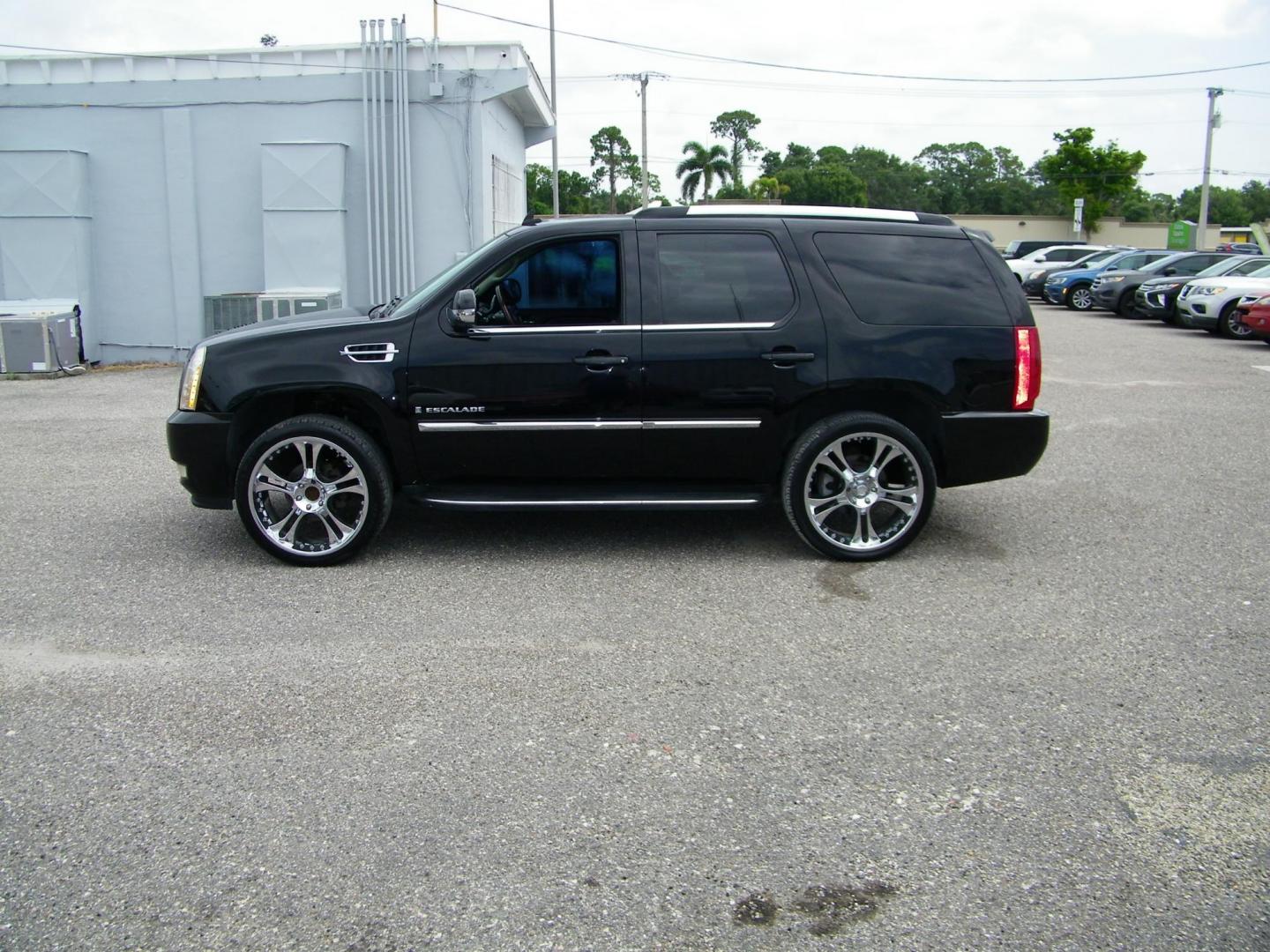 2007 Black /Black Cadillac Escalade 2WD (1GYEC63867R) with an 6.2L V8 OHV 16V engine, 6-Speed Automatic Overdrive transmission, located at 4000 Bee Ridge Road, Sarasota, FL, 34233, (941) 926-0300, 27.298664, -82.489151 - Photo#2