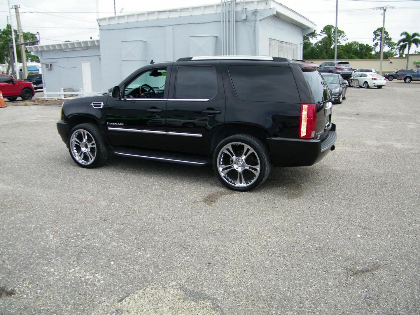 2007 Black /Black Cadillac Escalade 2WD (1GYEC63867R) with an 6.2L V8 OHV 16V engine, 6-Speed Automatic Overdrive transmission, located at 4000 Bee Ridge Road, Sarasota, FL, 34233, (941) 926-0300, 27.298664, -82.489151 - Photo#3