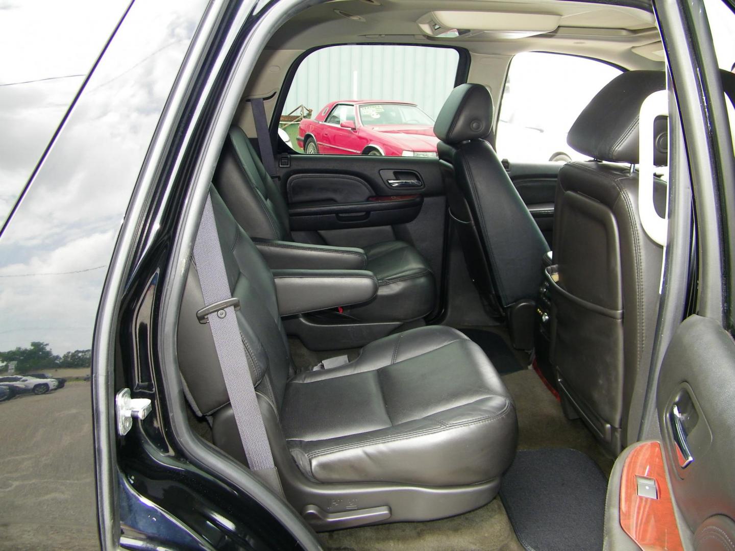 2007 Black /Black Cadillac Escalade 2WD (1GYEC63867R) with an 6.2L V8 OHV 16V engine, 6-Speed Automatic Overdrive transmission, located at 4000 Bee Ridge Road, Sarasota, FL, 34233, (941) 926-0300, 27.298664, -82.489151 - Photo#12