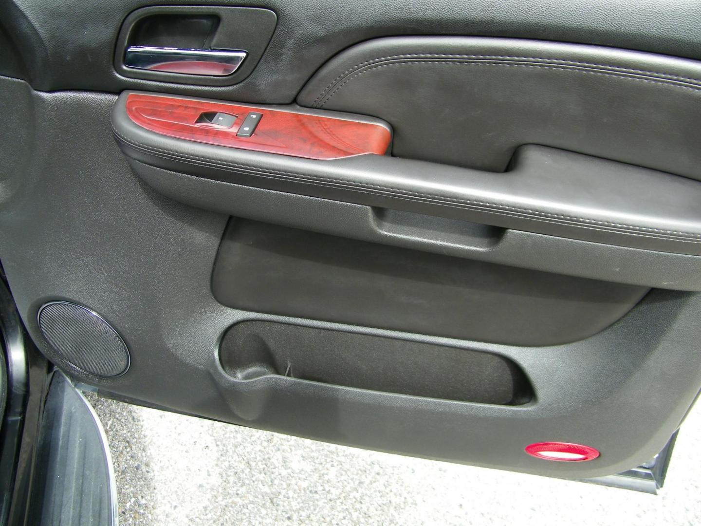 2007 Black /Black Cadillac Escalade 2WD (1GYEC63867R) with an 6.2L V8 OHV 16V engine, 6-Speed Automatic Overdrive transmission, located at 4000 Bee Ridge Road, Sarasota, FL, 34233, (941) 926-0300, 27.298664, -82.489151 - Photo#15