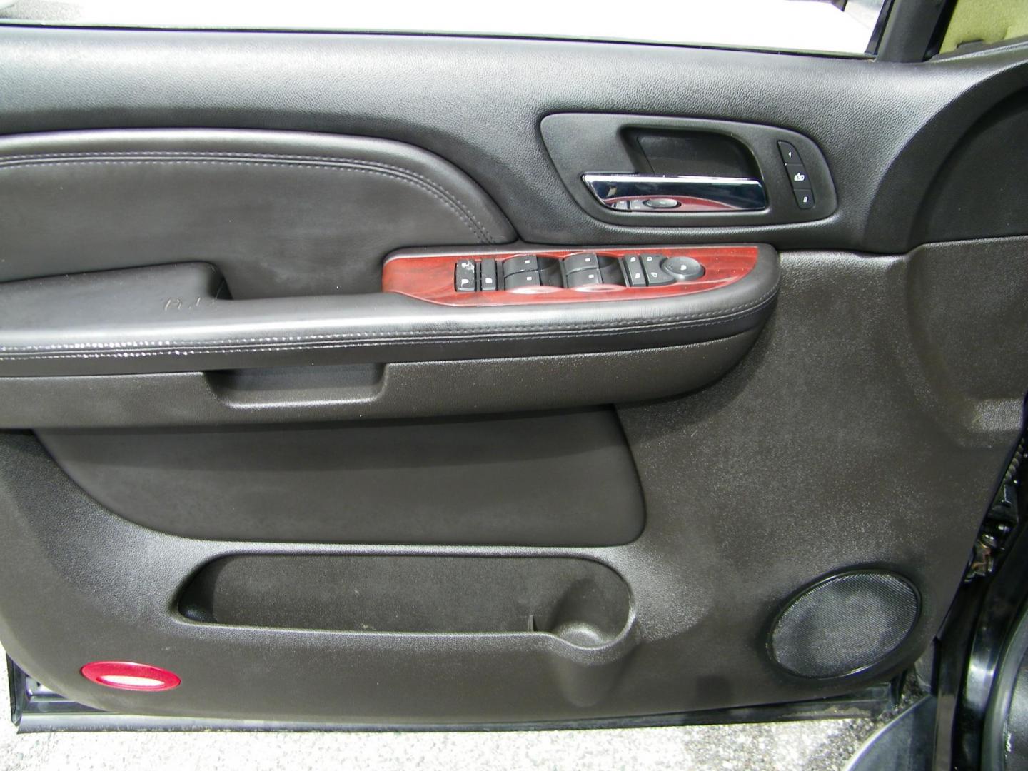 2007 Black /Black Cadillac Escalade 2WD (1GYEC63867R) with an 6.2L V8 OHV 16V engine, 6-Speed Automatic Overdrive transmission, located at 4000 Bee Ridge Road, Sarasota, FL, 34233, (941) 926-0300, 27.298664, -82.489151 - Photo#18