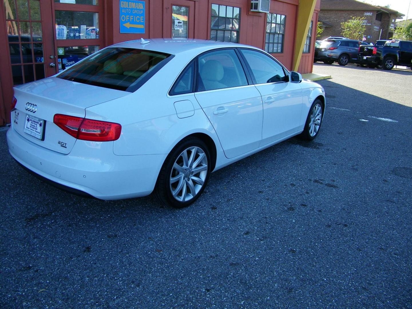 2013 White /Beige Audi A4 2.0T Premium Sedan quattro (WAUKFAFL9DA) with an 2.0L L4 DOHC 16V TURBO engine, AUTOMATIC transmission, located at 4000 Bee Ridge Road, Sarasota, FL, 34233, (941) 926-0300, 27.298664, -82.489151 - Photo#3