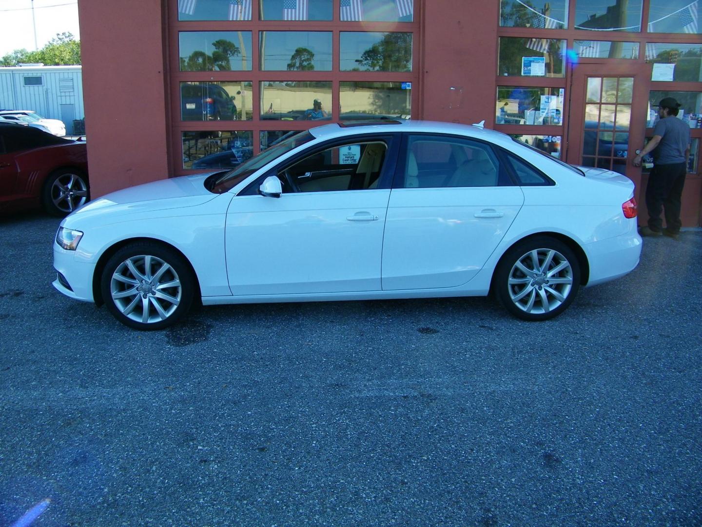 2013 White /Beige Audi A4 2.0T Premium Sedan quattro (WAUKFAFL9DA) with an 2.0L L4 DOHC 16V TURBO engine, AUTOMATIC transmission, located at 4000 Bee Ridge Road, Sarasota, FL, 34233, (941) 926-0300, 27.298664, -82.489151 - Photo#11