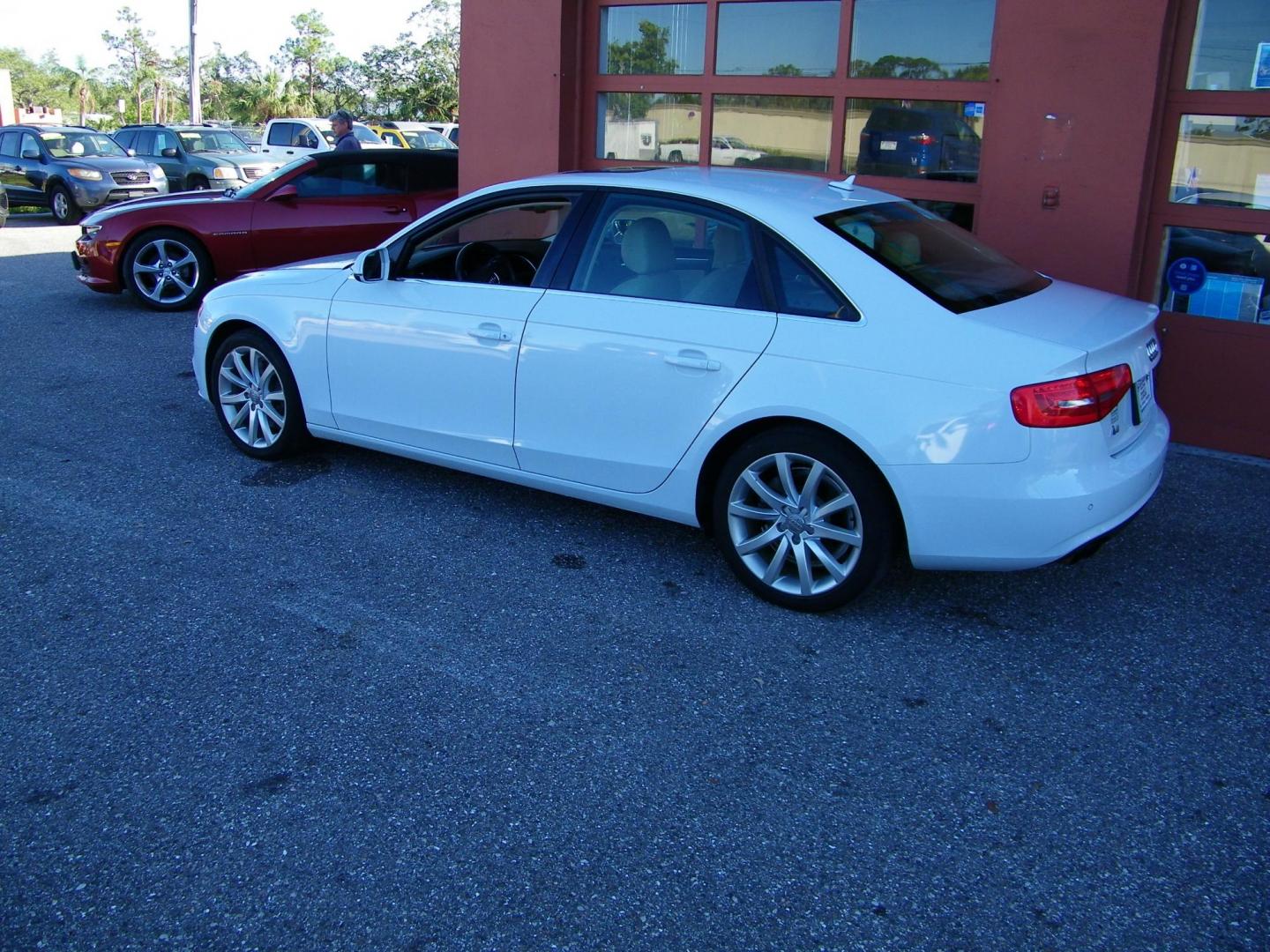 2013 White /Beige Audi A4 2.0T Premium Sedan quattro (WAUKFAFL9DA) with an 2.0L L4 DOHC 16V TURBO engine, AUTOMATIC transmission, located at 4000 Bee Ridge Road, Sarasota, FL, 34233, (941) 926-0300, 27.298664, -82.489151 - Photo#12