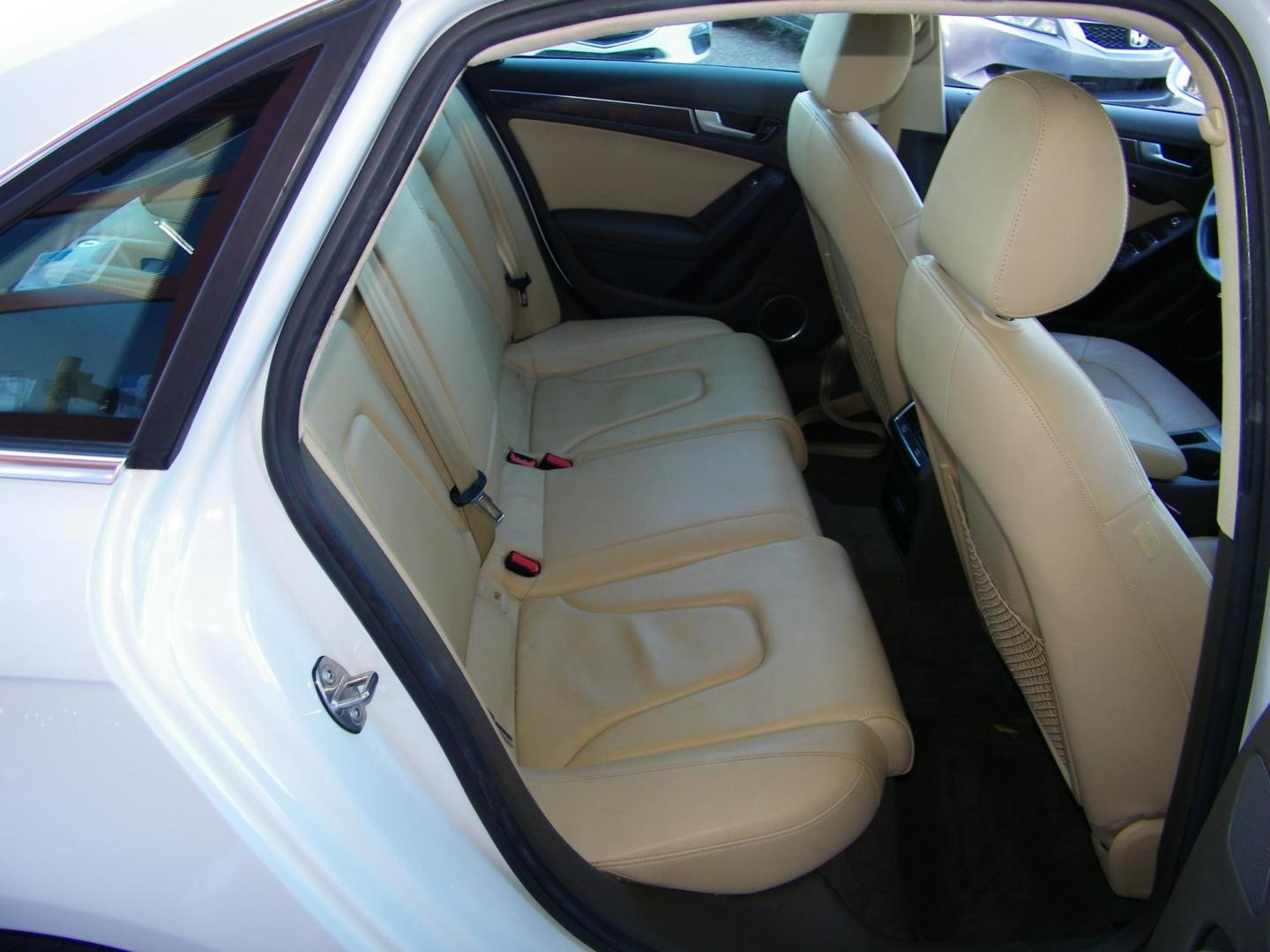 2013 White /Beige Audi A4 2.0T Premium Sedan quattro (WAUKFAFL9DA) with an 2.0L L4 DOHC 16V TURBO engine, AUTOMATIC transmission, located at 4000 Bee Ridge Road, Sarasota, FL, 34233, (941) 926-0300, 27.298664, -82.489151 - Photo#17