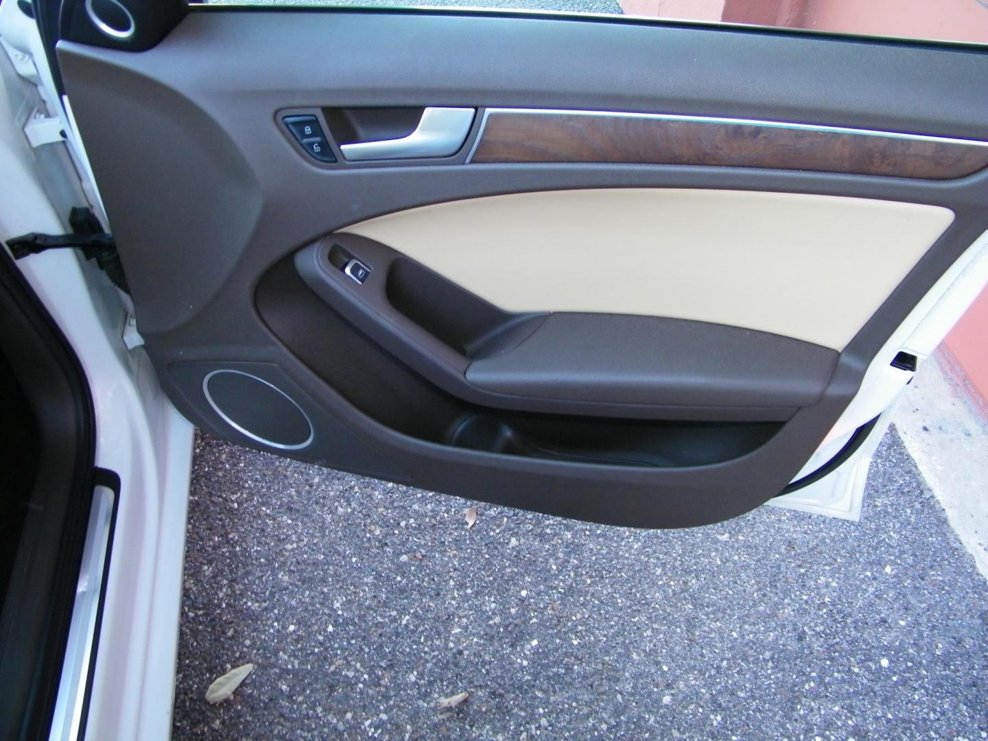 2013 White /Beige Audi A4 2.0T Premium Sedan quattro (WAUKFAFL9DA) with an 2.0L L4 DOHC 16V TURBO engine, AUTOMATIC transmission, located at 4000 Bee Ridge Road, Sarasota, FL, 34233, (941) 926-0300, 27.298664, -82.489151 - Photo#18