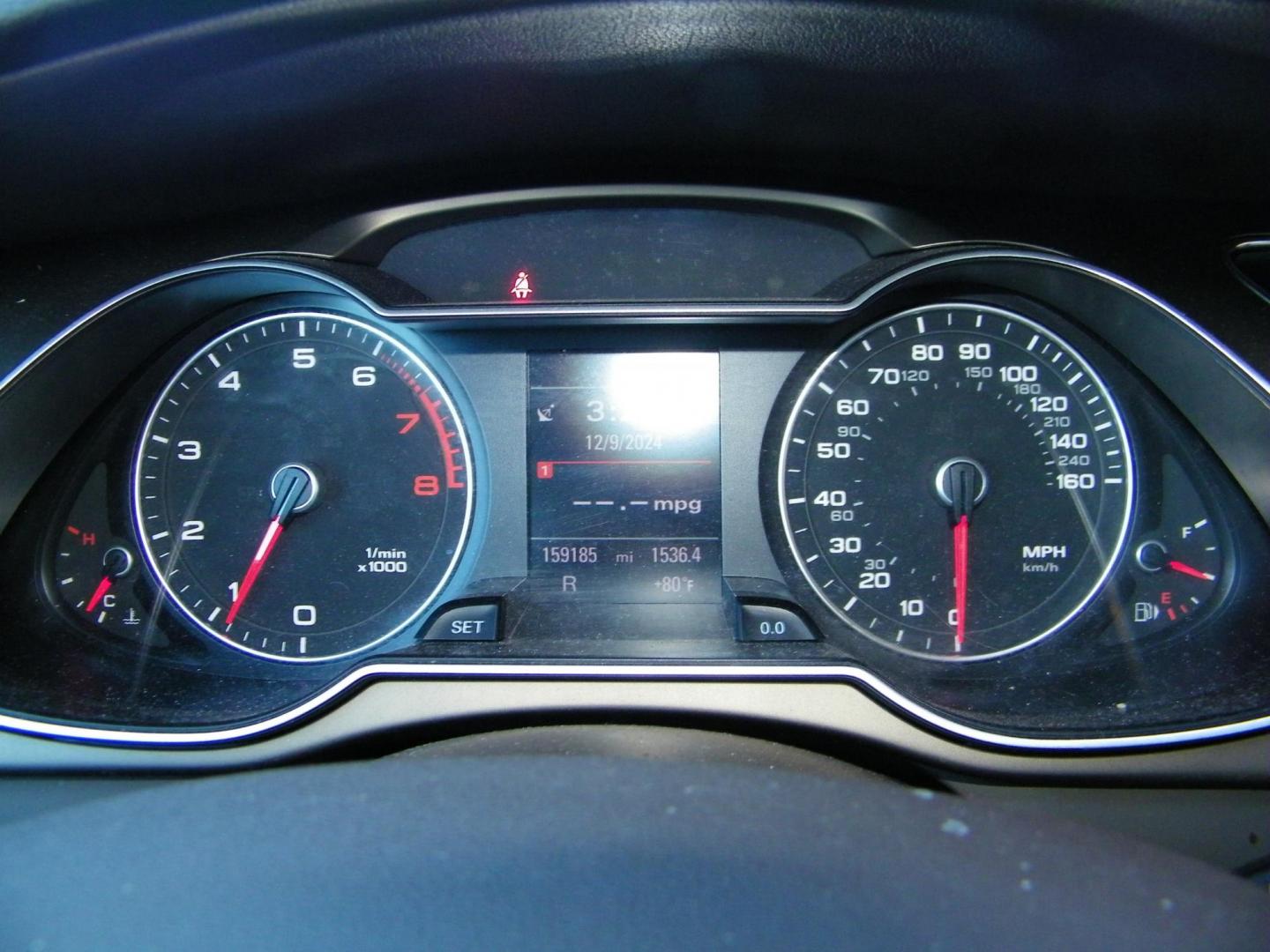 2013 White /Beige Audi A4 2.0T Premium Sedan quattro (WAUKFAFL9DA) with an 2.0L L4 DOHC 16V TURBO engine, AUTOMATIC transmission, located at 4000 Bee Ridge Road, Sarasota, FL, 34233, (941) 926-0300, 27.298664, -82.489151 - Photo#25