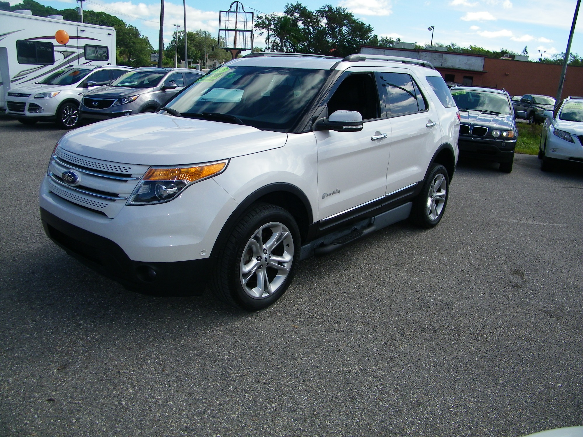 photo of 2015 Ford Explorer Limited FWD HANDICAP