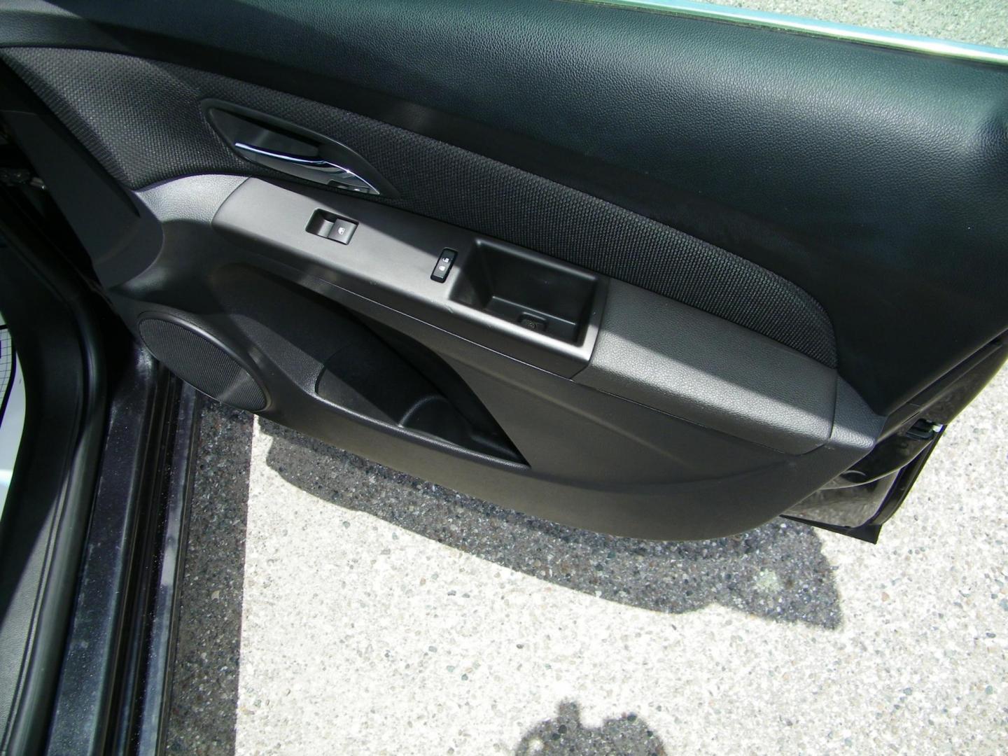 2015 Black /Black Chevrolet Cruze 1LT Auto (1G1PC5SB7F7) with an 1.4L L4 DOHC 16V TURBO engine, 6-Speed Automatic transmission, located at 4000 Bee Ridge Road, Sarasota, FL, 34233, (941) 926-0300, 27.298664, -82.489151 - Photo#13