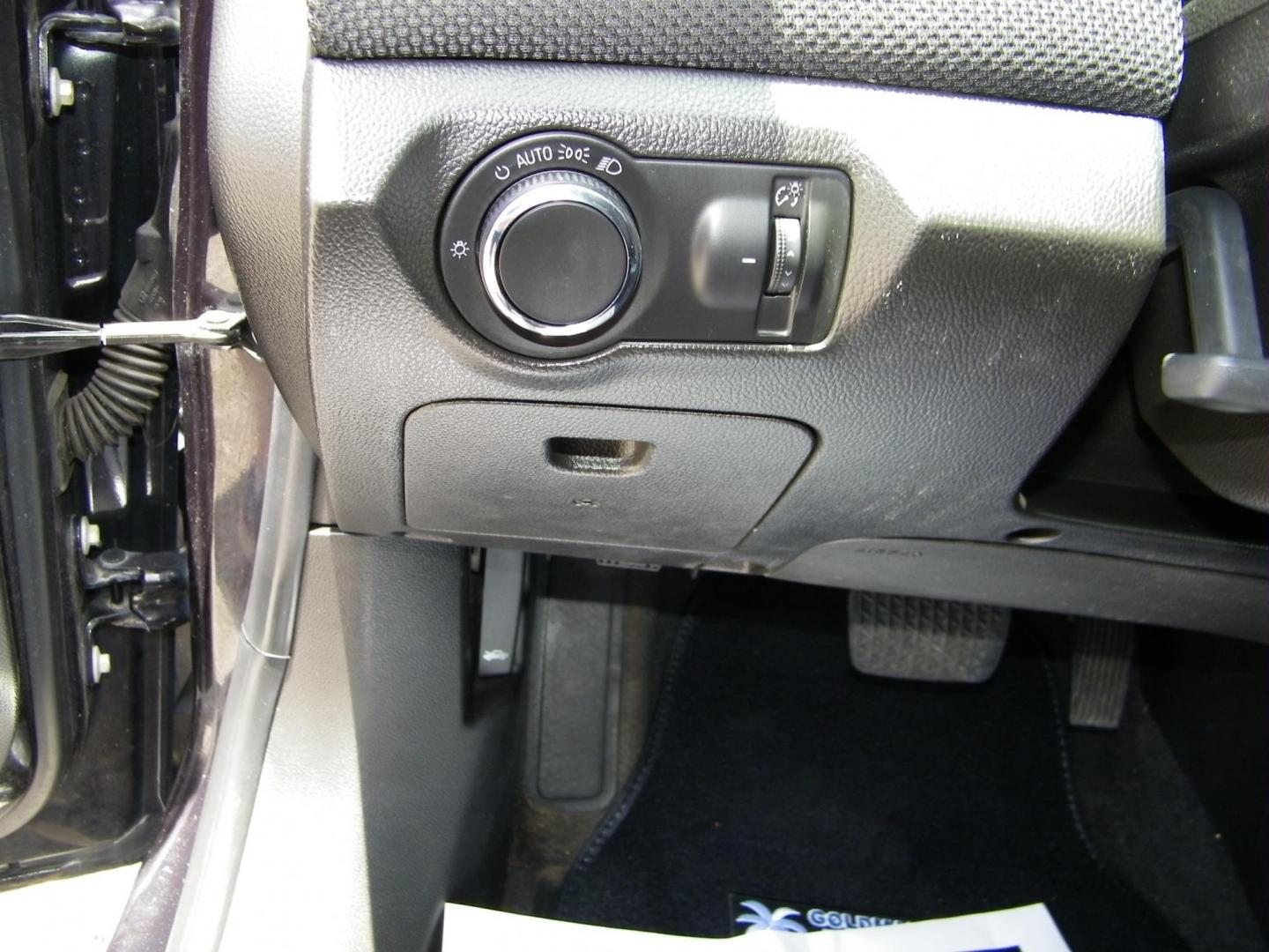 2015 Black /Black Chevrolet Cruze 1LT Auto (1G1PC5SB7F7) with an 1.4L L4 DOHC 16V TURBO engine, 6-Speed Automatic transmission, located at 4000 Bee Ridge Road, Sarasota, FL, 34233, (941) 926-0300, 27.298664, -82.489151 - Photo#17