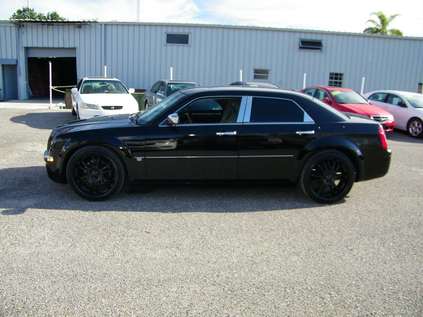 2006 Black /Black Chrysler 300 C (2C3KA63H46H) with an 5.7L V8 HEMI engine, Automatic transmission, located at 4000 Bee Ridge Road, Sarasota, FL, 34233, (941) 926-0300, 27.298664, -82.489151 - Photo#6