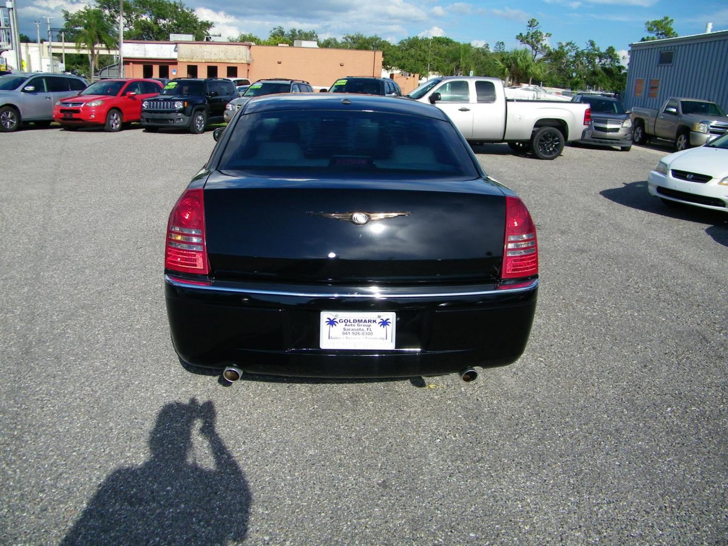 2006 Black /Black Chrysler 300 C (2C3KA63H46H) with an 5.7L V8 HEMI engine, Automatic transmission, located at 4000 Bee Ridge Road, Sarasota, FL, 34233, (941) 926-0300, 27.298664, -82.489151 - Photo#8