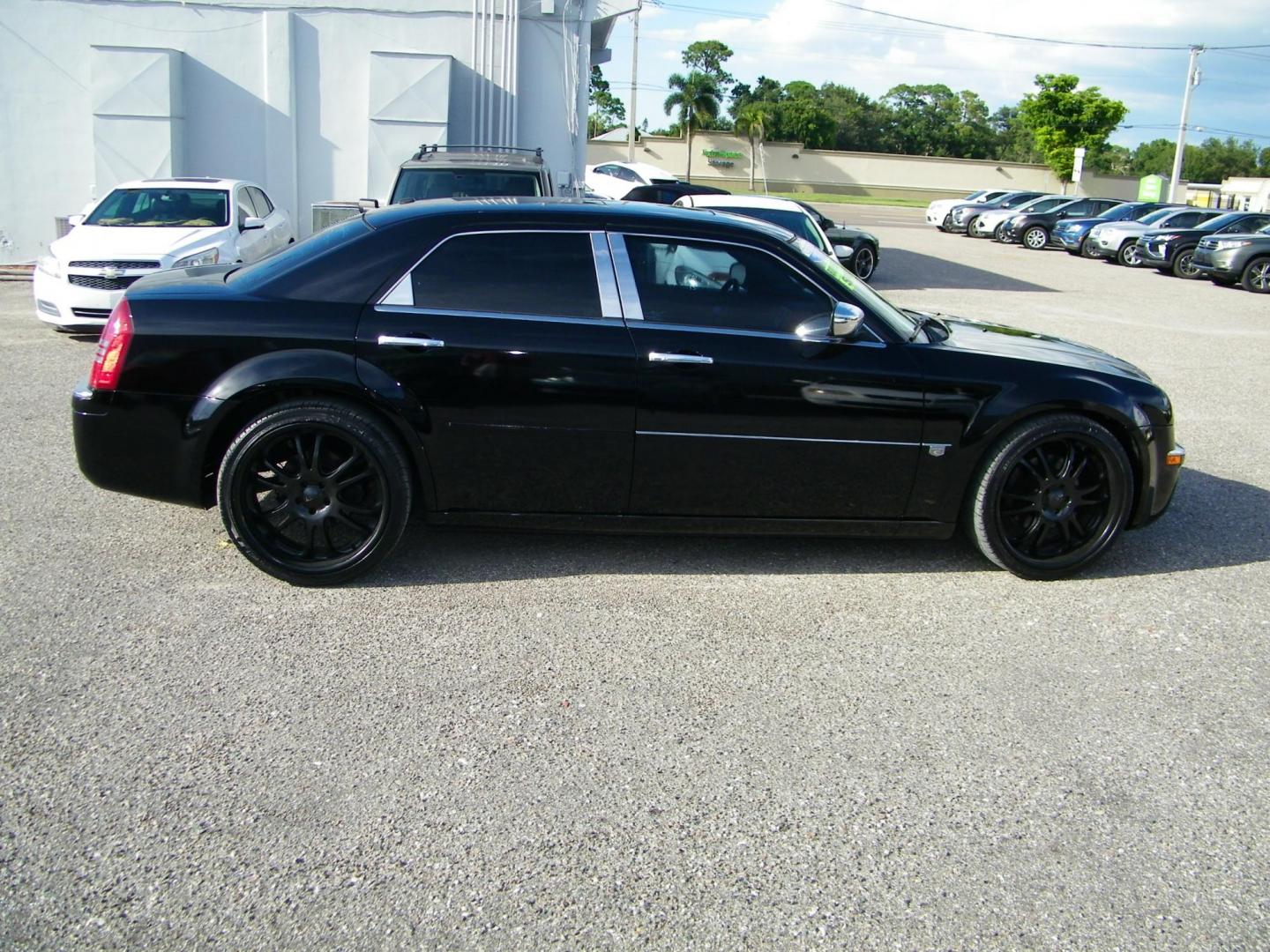 2006 Black /Black Chrysler 300 C (2C3KA63H46H) with an 5.7L V8 HEMI engine, Automatic transmission, located at 4000 Bee Ridge Road, Sarasota, FL, 34233, (941) 926-0300, 27.298664, -82.489151 - Photo#10