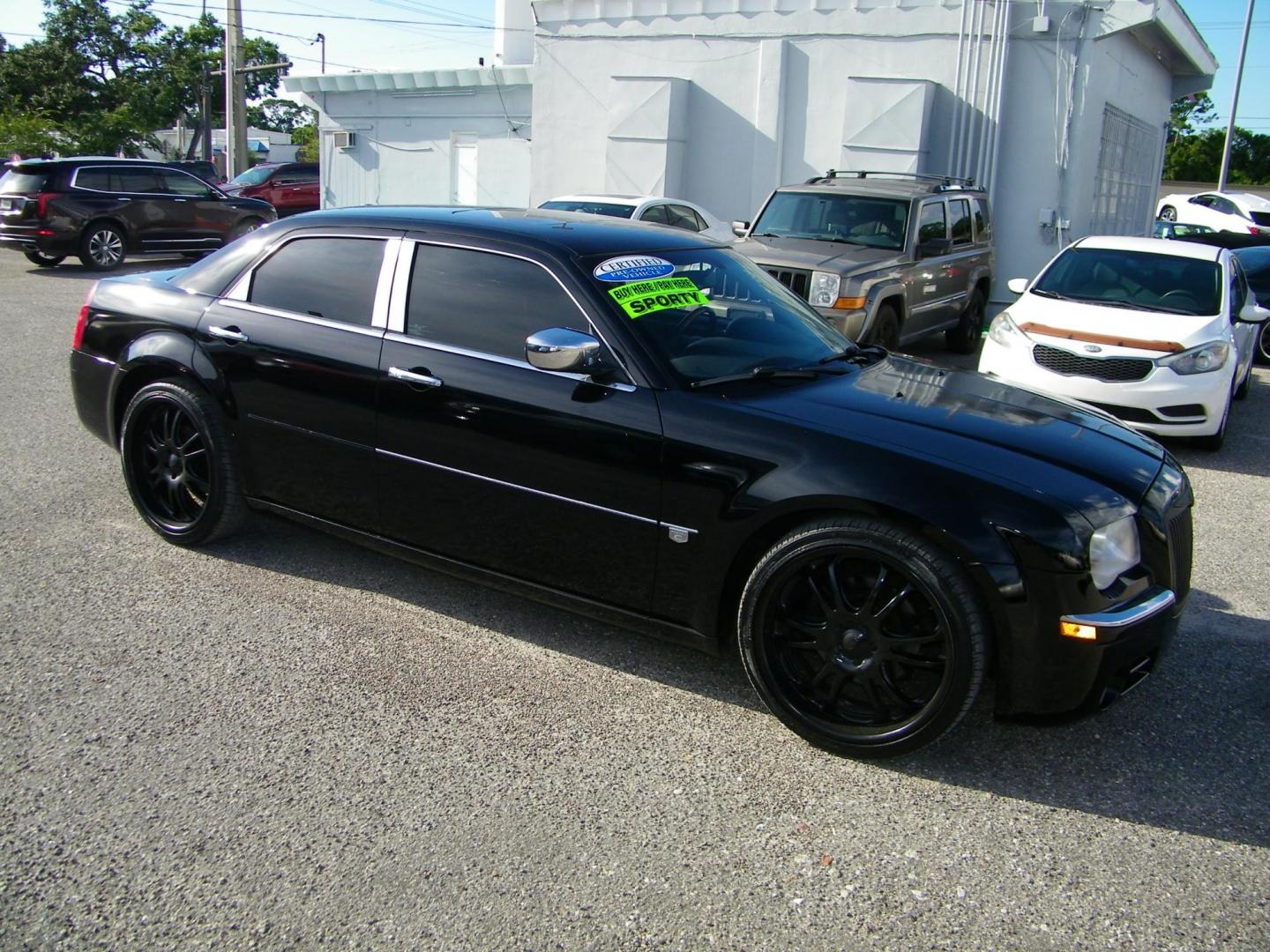 2006 Black /Black Chrysler 300 C (2C3KA63H46H) with an 5.7L V8 HEMI engine, Automatic transmission, located at 4000 Bee Ridge Road, Sarasota, FL, 34233, (941) 926-0300, 27.298664, -82.489151 - Photo#11