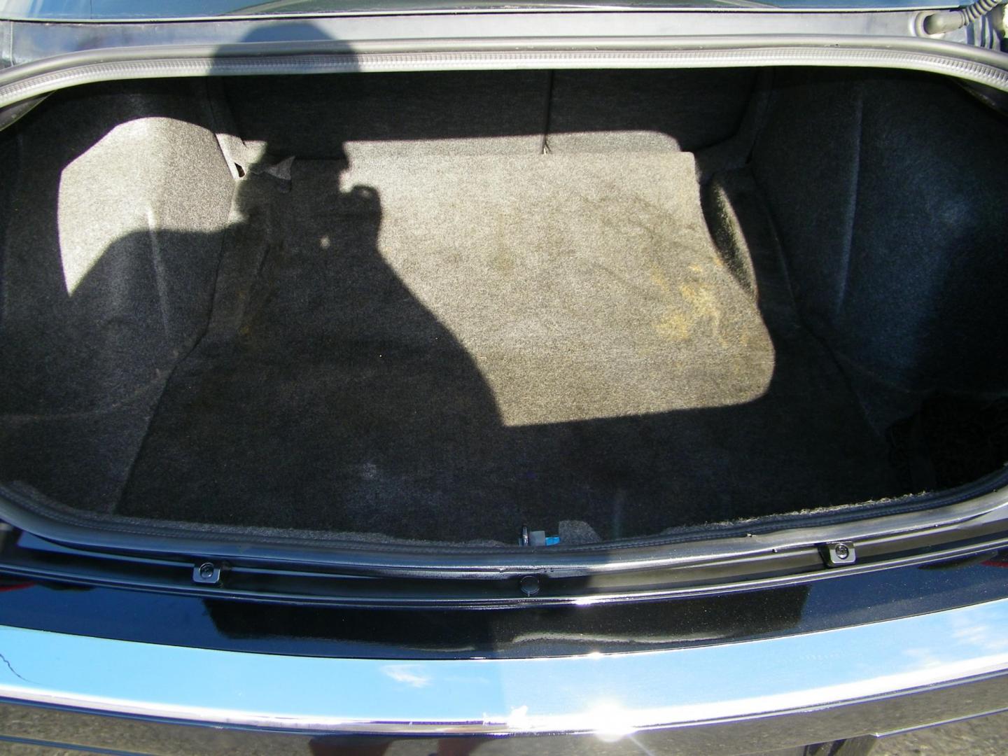 2006 Black /Black Chrysler 300 C (2C3KA63H46H) with an 5.7L V8 HEMI engine, Automatic transmission, located at 4000 Bee Ridge Road, Sarasota, FL, 34233, (941) 926-0300, 27.298664, -82.489151 - Photo#16