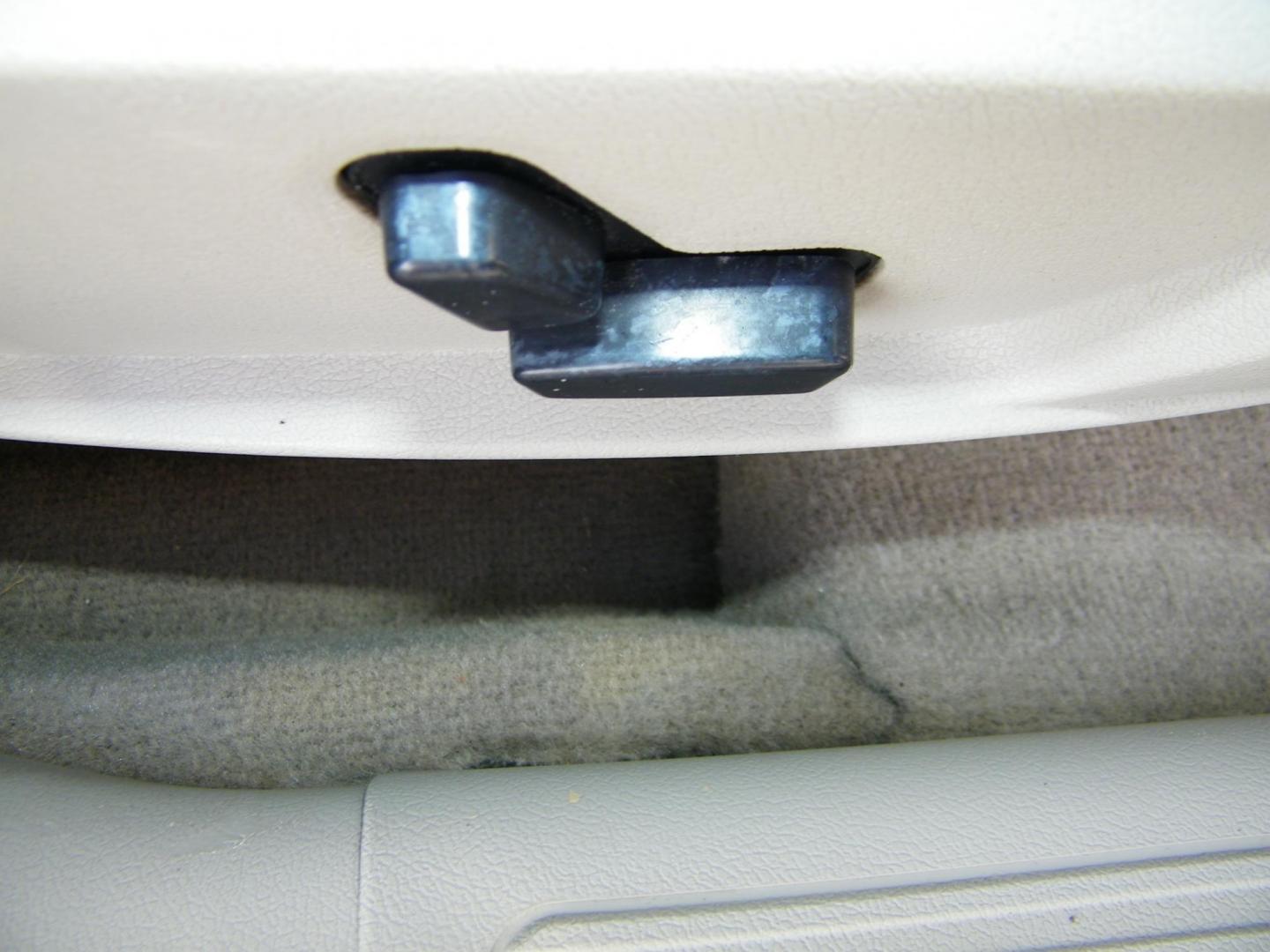 2006 Black /Black Chrysler 300 C (2C3KA63H46H) with an 5.7L V8 HEMI engine, Automatic transmission, located at 4000 Bee Ridge Road, Sarasota, FL, 34233, (941) 926-0300, 27.298664, -82.489151 - Photo#19