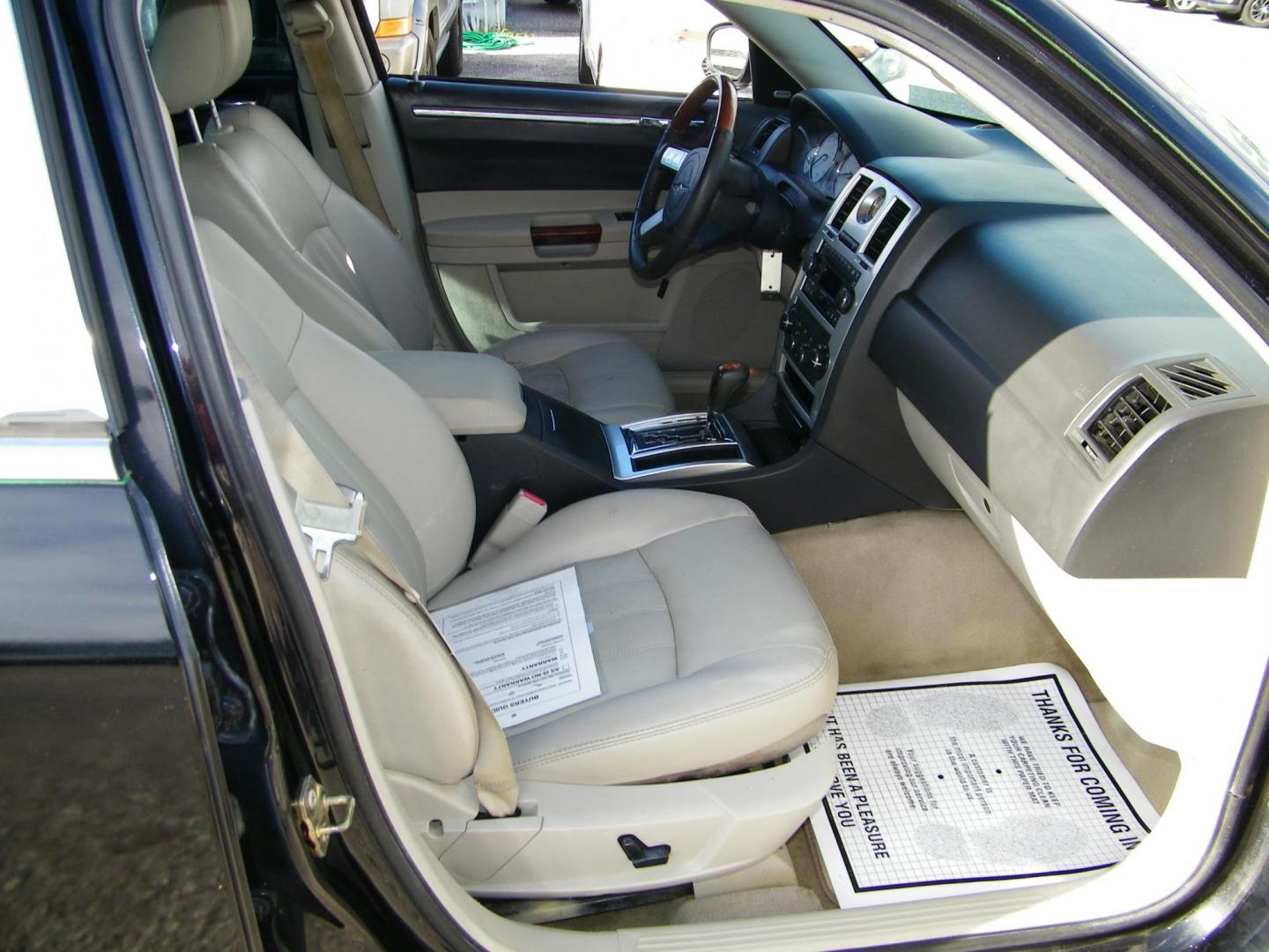 2006 Black /Black Chrysler 300 C (2C3KA63H46H) with an 5.7L V8 HEMI engine, Automatic transmission, located at 4000 Bee Ridge Road, Sarasota, FL, 34233, (941) 926-0300, 27.298664, -82.489151 - Photo#20