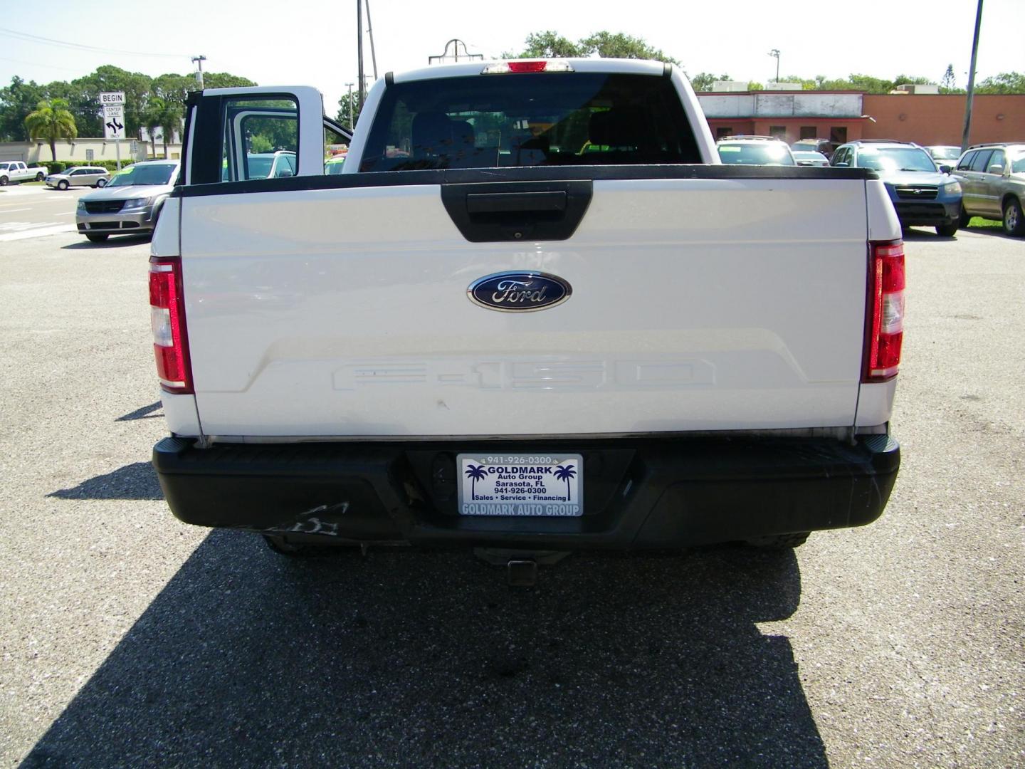 2018 White /Gray Ford F-150 Lariat SuperCab 6.5-ft. 4WD (1FTFX1E53JK) with an 5.0L V8 OHV 16V engine, 6A transmission, located at 4000 Bee Ridge Road, Sarasota, FL, 34233, (941) 926-0300, 27.298664, -82.489151 - Photo#5