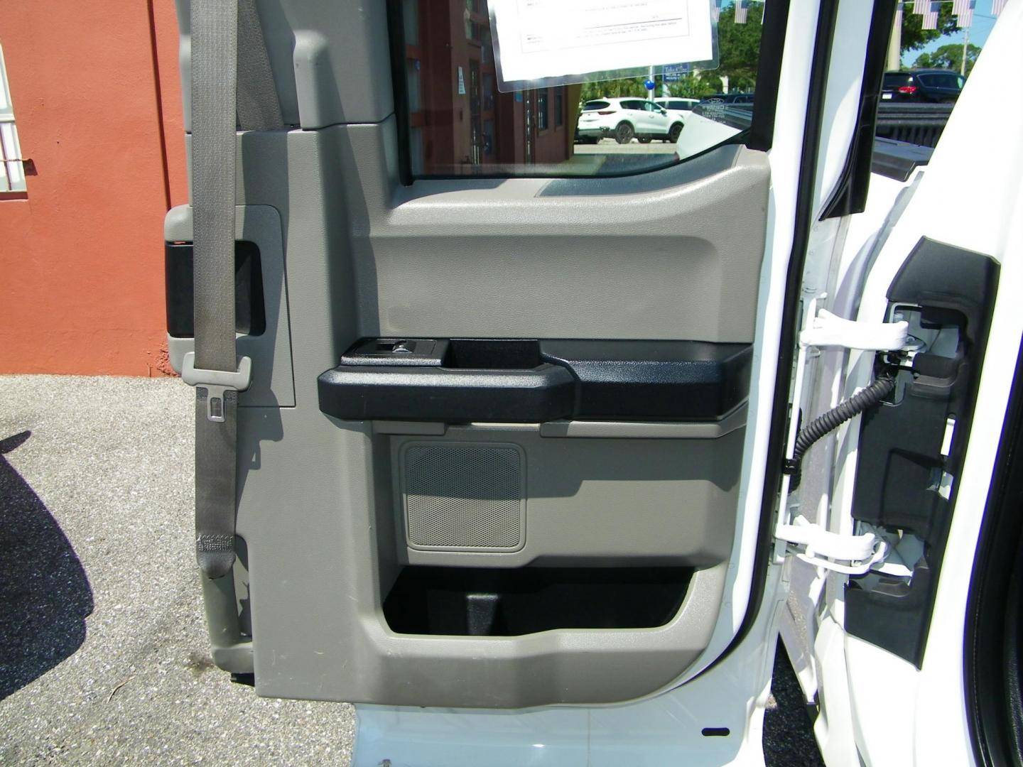 2018 White /Gray Ford F-150 Lariat SuperCab 6.5-ft. 4WD (1FTFX1E53JK) with an 5.0L V8 OHV 16V engine, 6A transmission, located at 4000 Bee Ridge Road, Sarasota, FL, 34233, (941) 926-0300, 27.298664, -82.489151 - Photo#13