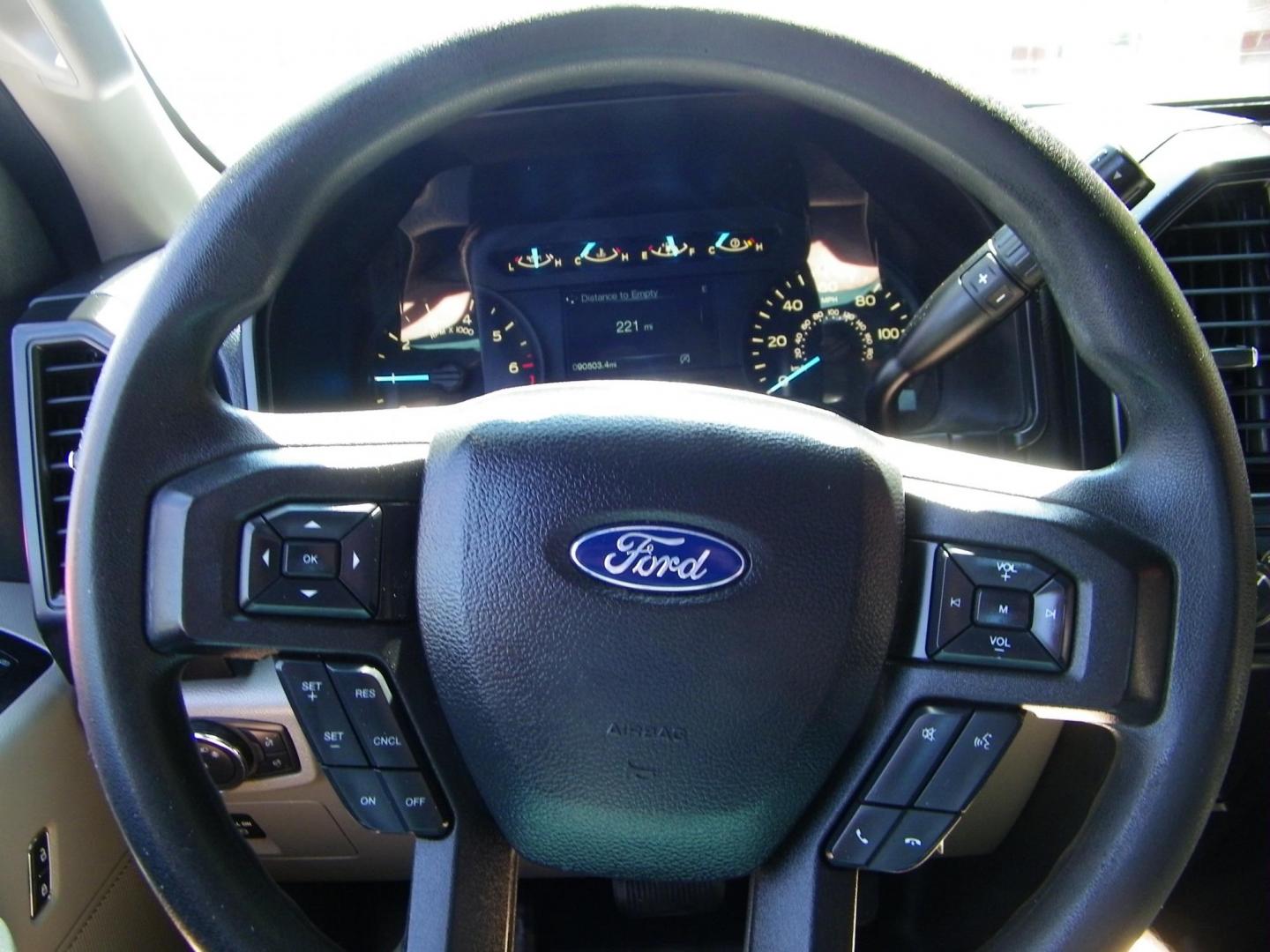 2018 White /Gray Ford F-150 Lariat SuperCab 6.5-ft. 4WD (1FTFX1E53JK) with an 5.0L V8 OHV 16V engine, 6A transmission, located at 4000 Bee Ridge Road, Sarasota, FL, 34233, (941) 926-0300, 27.298664, -82.489151 - Photo#6