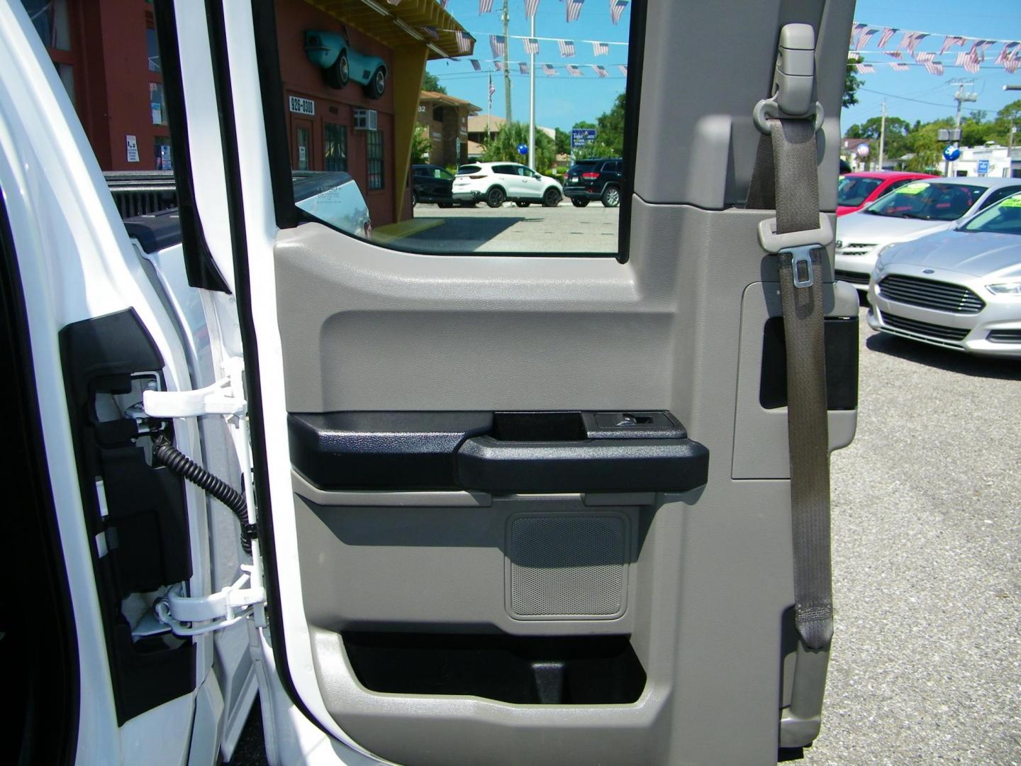 2018 White /Gray Ford F-150 Lariat SuperCab 6.5-ft. 4WD (1FTFX1E53JK) with an 5.0L V8 OHV 16V engine, 6A transmission, located at 4000 Bee Ridge Road, Sarasota, FL, 34233, (941) 926-0300, 27.298664, -82.489151 - Photo#11