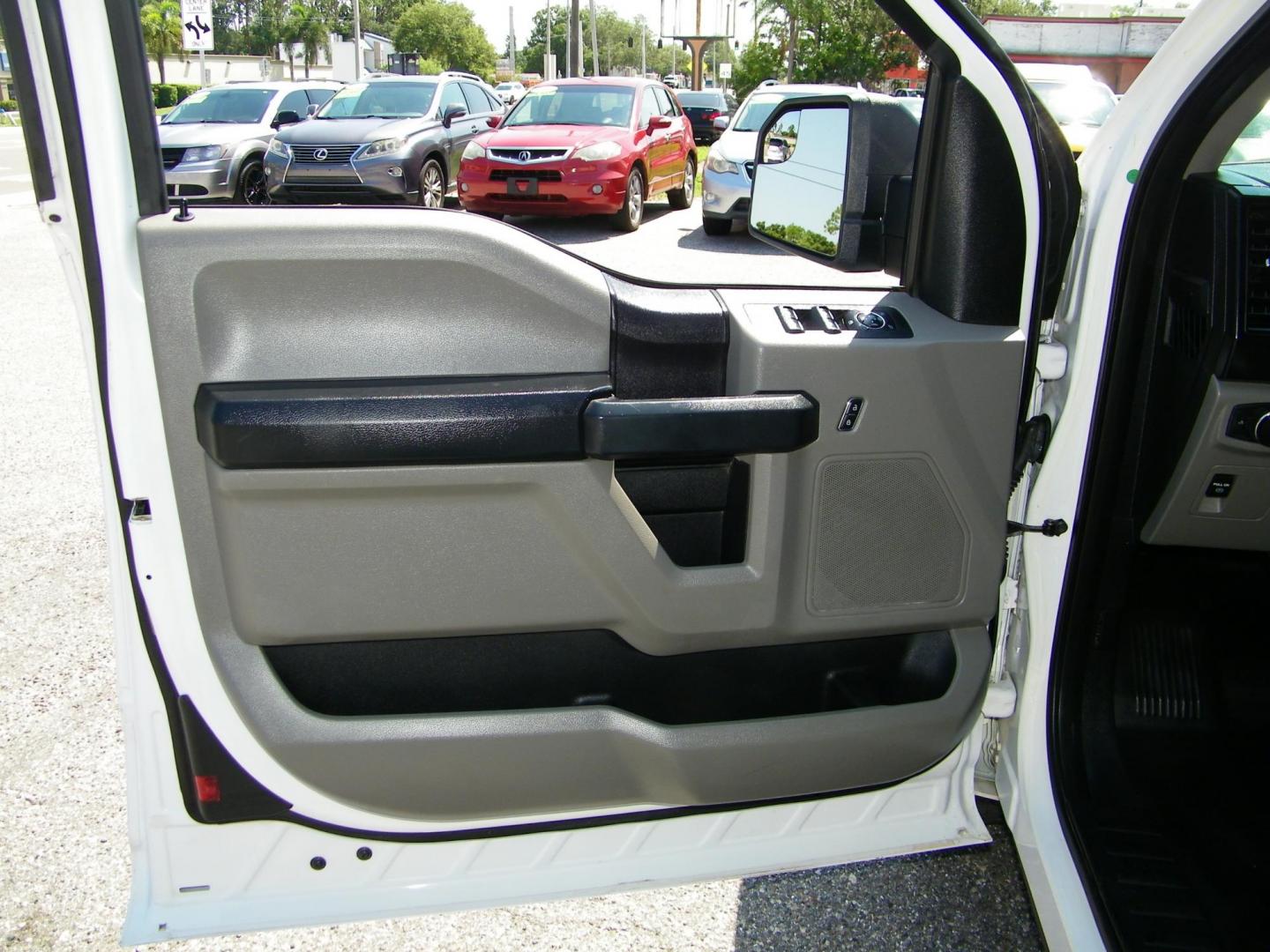 2018 White /Gray Ford F-150 Lariat SuperCab 6.5-ft. 4WD (1FTFX1E53JK) with an 5.0L V8 OHV 16V engine, 6A transmission, located at 4000 Bee Ridge Road, Sarasota, FL, 34233, (941) 926-0300, 27.298664, -82.489151 - Photo#10