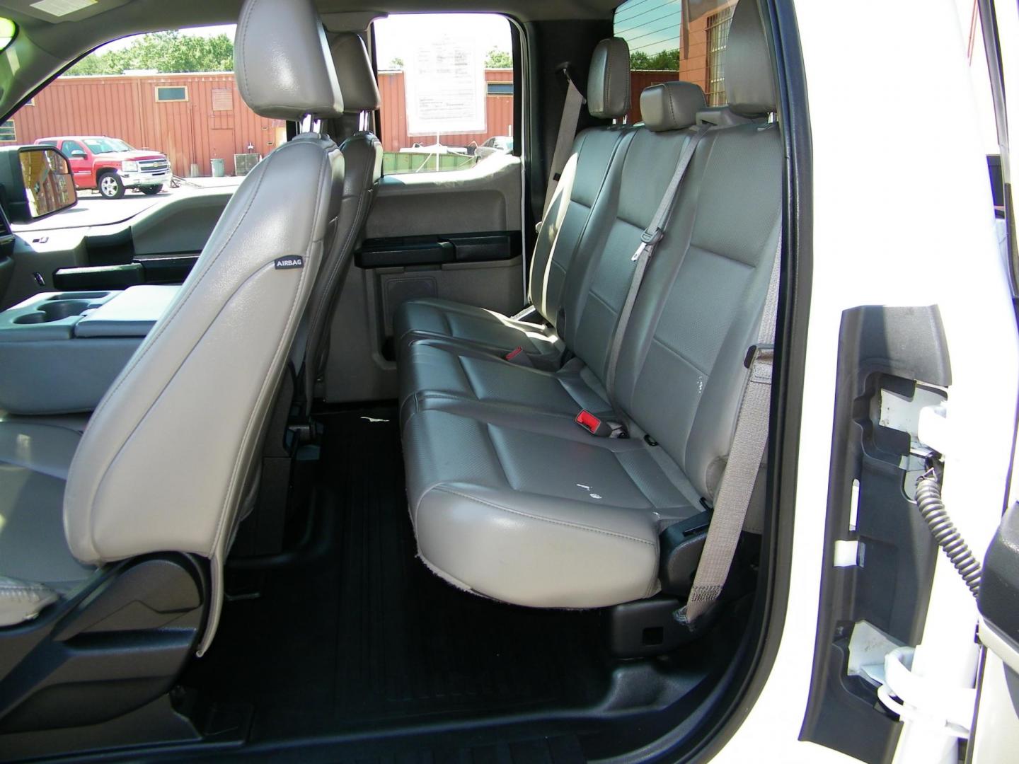 2018 White /Gray Ford F-150 Lariat SuperCab 6.5-ft. 4WD (1FTFX1E53JK) with an 5.0L V8 OHV 16V engine, 6A transmission, located at 4000 Bee Ridge Road, Sarasota, FL, 34233, (941) 926-0300, 27.298664, -82.489151 - Photo#7