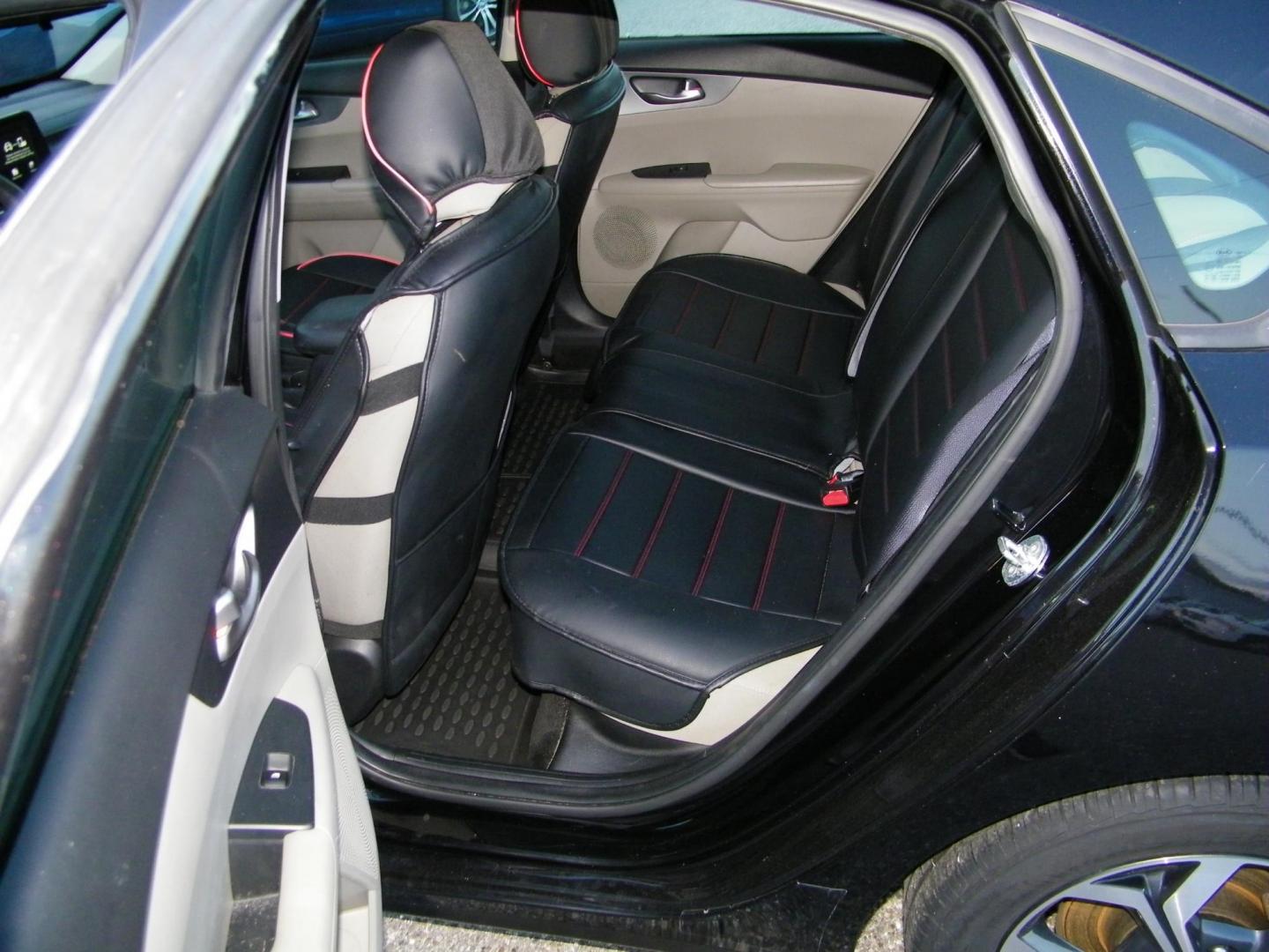 2021 Black /Black Kia Forte FE (3KPF24AD8ME) with an 2.0L L4 DOHC 16V engine, CVT transmission, located at 4000 Bee Ridge Road, Sarasota, FL, 34233, (941) 926-0300, 27.298664, -82.489151 - Photo#10