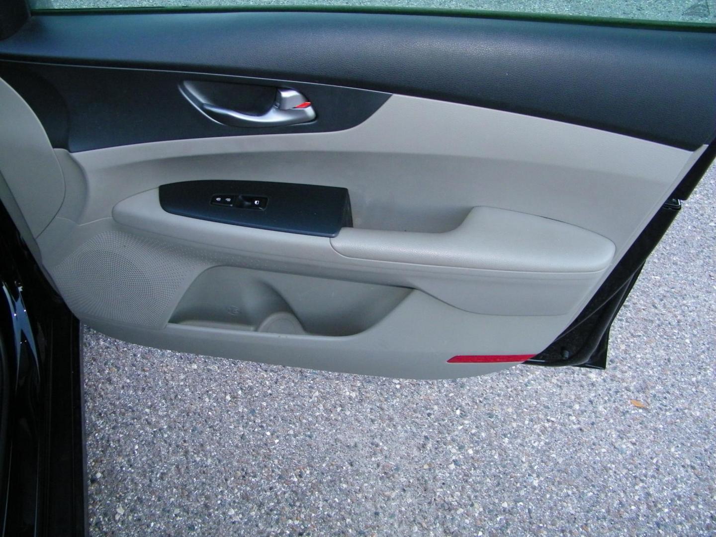 2021 Black /Black Kia Forte FE (3KPF24AD8ME) with an 2.0L L4 DOHC 16V engine, CVT transmission, located at 4000 Bee Ridge Road, Sarasota, FL, 34233, (941) 926-0300, 27.298664, -82.489151 - Photo#13