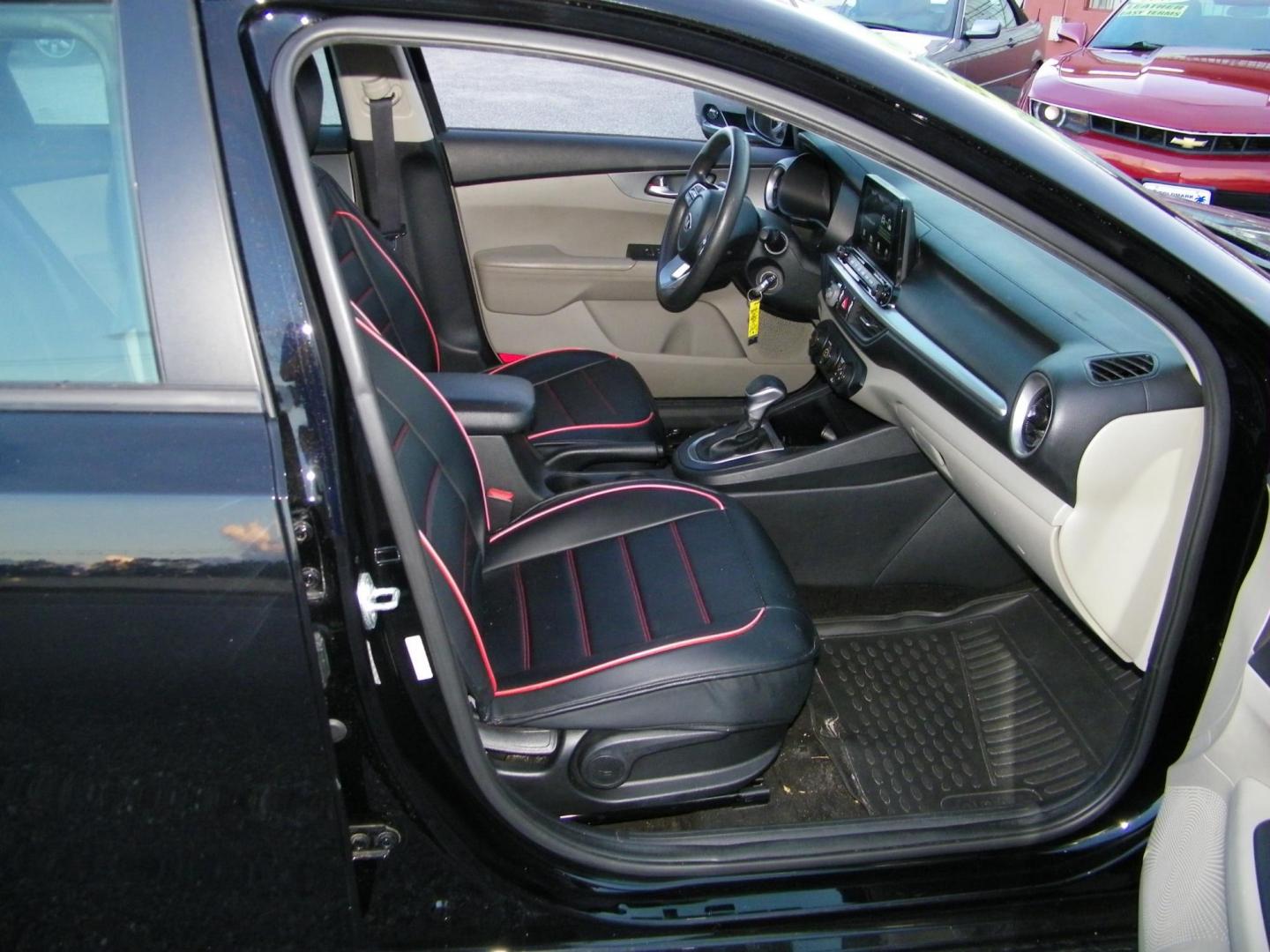 2021 Black /Black Kia Forte FE (3KPF24AD8ME) with an 2.0L L4 DOHC 16V engine, CVT transmission, located at 4000 Bee Ridge Road, Sarasota, FL, 34233, (941) 926-0300, 27.298664, -82.489151 - Photo#14