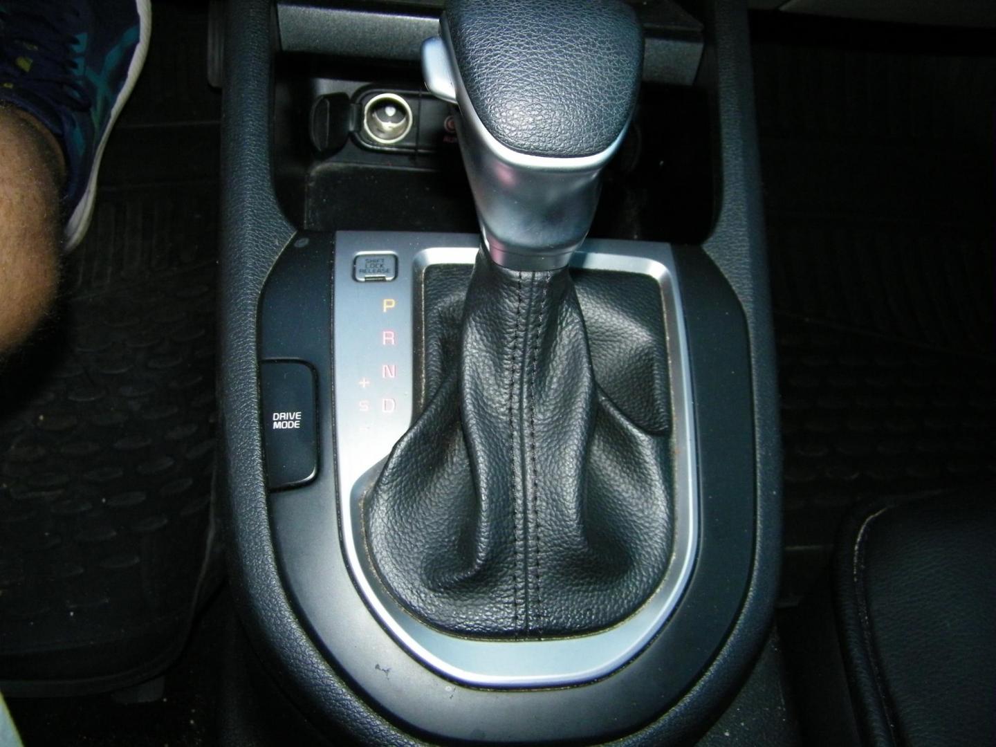 2021 Black /Black Kia Forte FE (3KPF24AD8ME) with an 2.0L L4 DOHC 16V engine, CVT transmission, located at 4000 Bee Ridge Road, Sarasota, FL, 34233, (941) 926-0300, 27.298664, -82.489151 - Photo#19