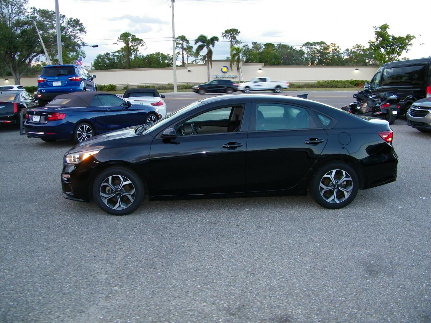 2021 Black /Black Kia Forte FE (3KPF24AD8ME) with an 2.0L L4 DOHC 16V engine, CVT transmission, located at 4000 Bee Ridge Road, Sarasota, FL, 34233, (941) 926-0300, 27.298664, -82.489151 - Photo#2