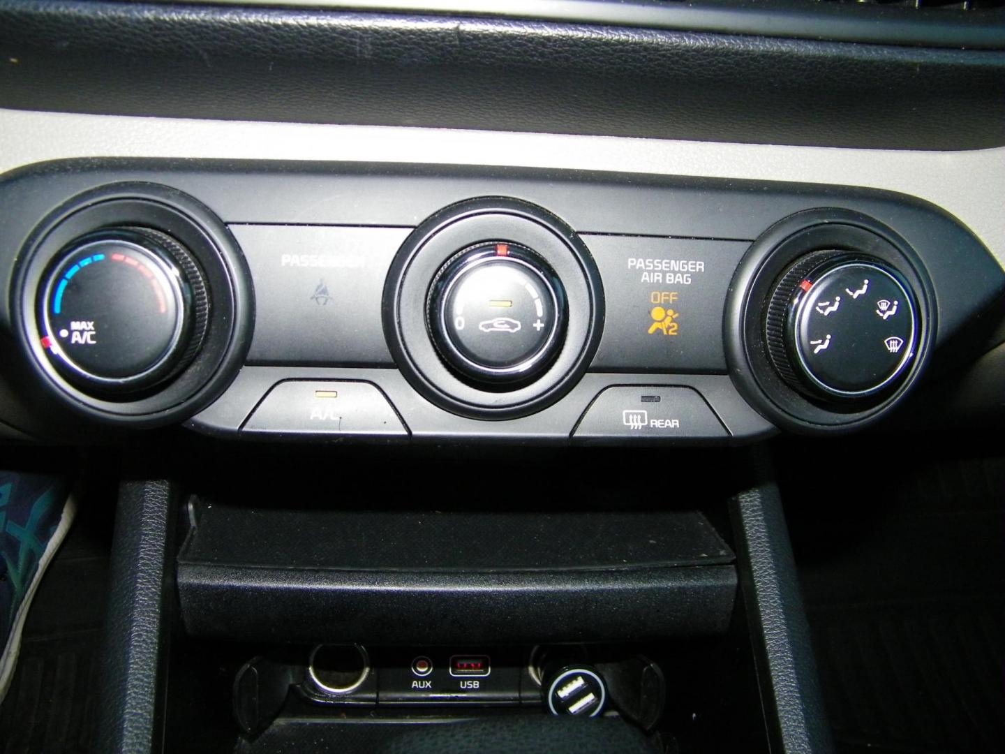 2021 Black /Black Kia Forte FE (3KPF24AD8ME) with an 2.0L L4 DOHC 16V engine, CVT transmission, located at 4000 Bee Ridge Road, Sarasota, FL, 34233, (941) 926-0300, 27.298664, -82.489151 - Photo#21