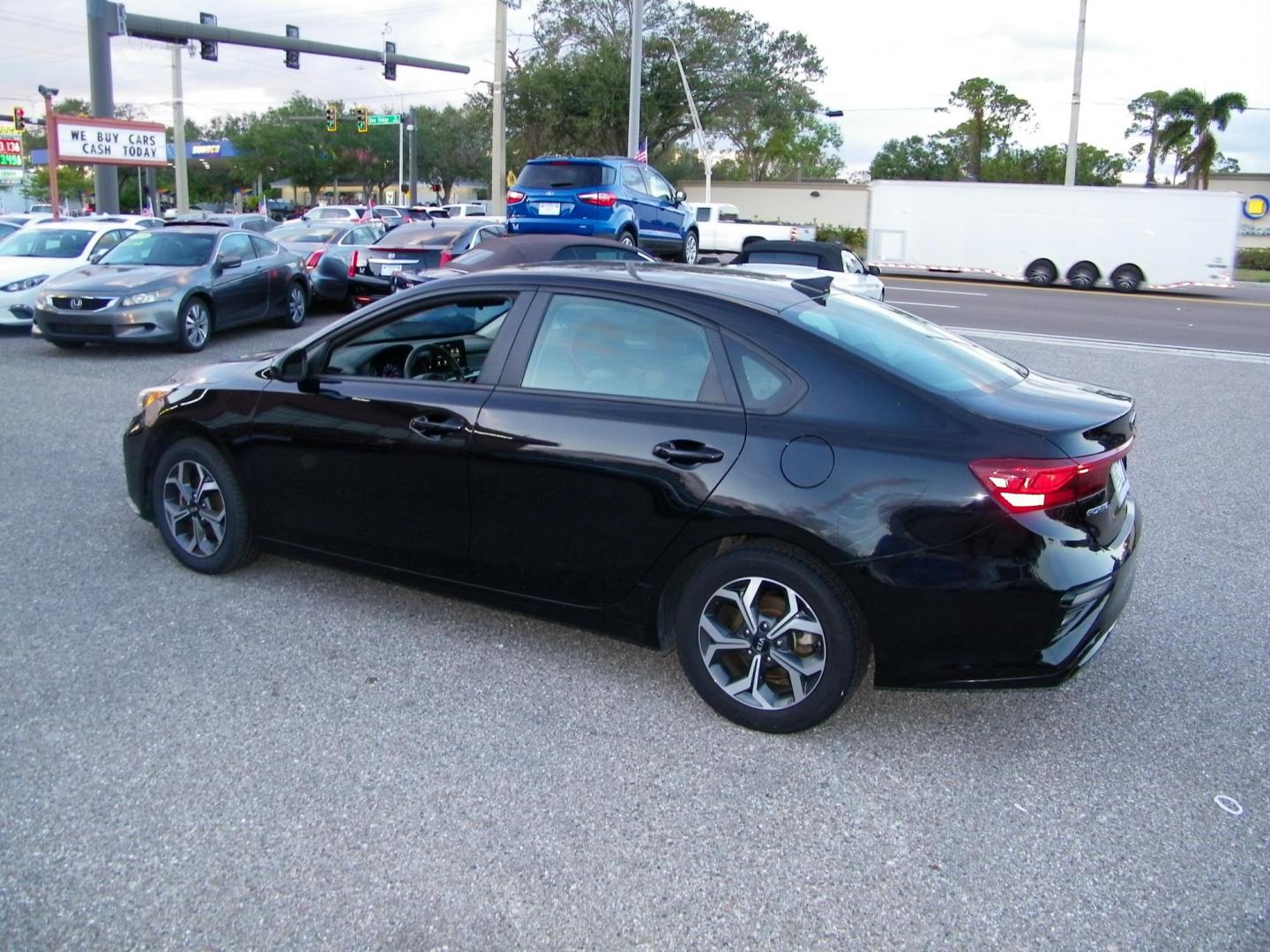 2021 Black /Black Kia Forte FE (3KPF24AD8ME) with an 2.0L L4 DOHC 16V engine, CVT transmission, located at 4000 Bee Ridge Road, Sarasota, FL, 34233, (941) 926-0300, 27.298664, -82.489151 - Photo#3